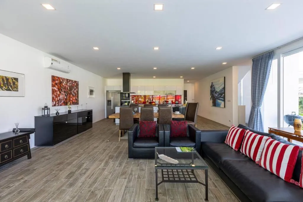 Modern 3 bedroom Pool Villa PG19