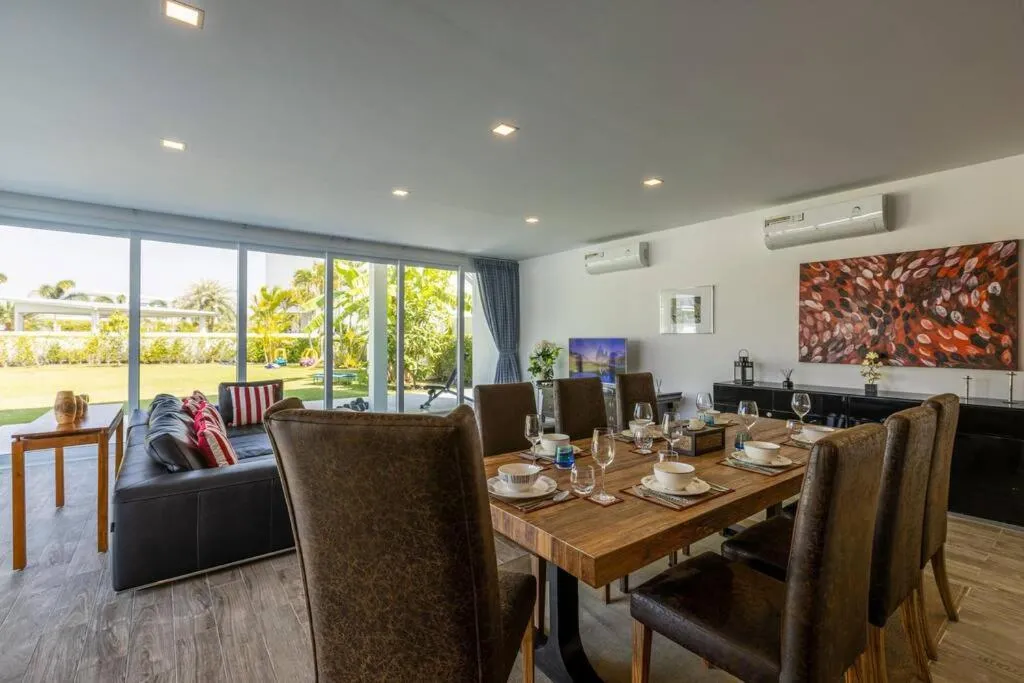 Modern 3 bedroom Pool Villa PG19