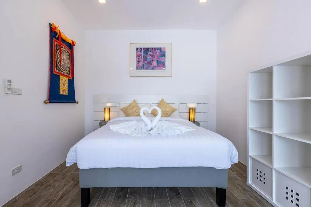 Bed in Modern 3 bedroom Pool Villa PG19