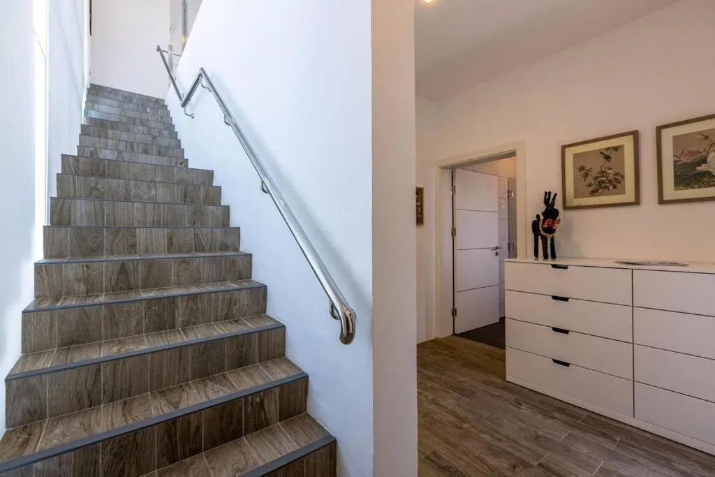 Modern 3 bedroom Pool Villa PG19