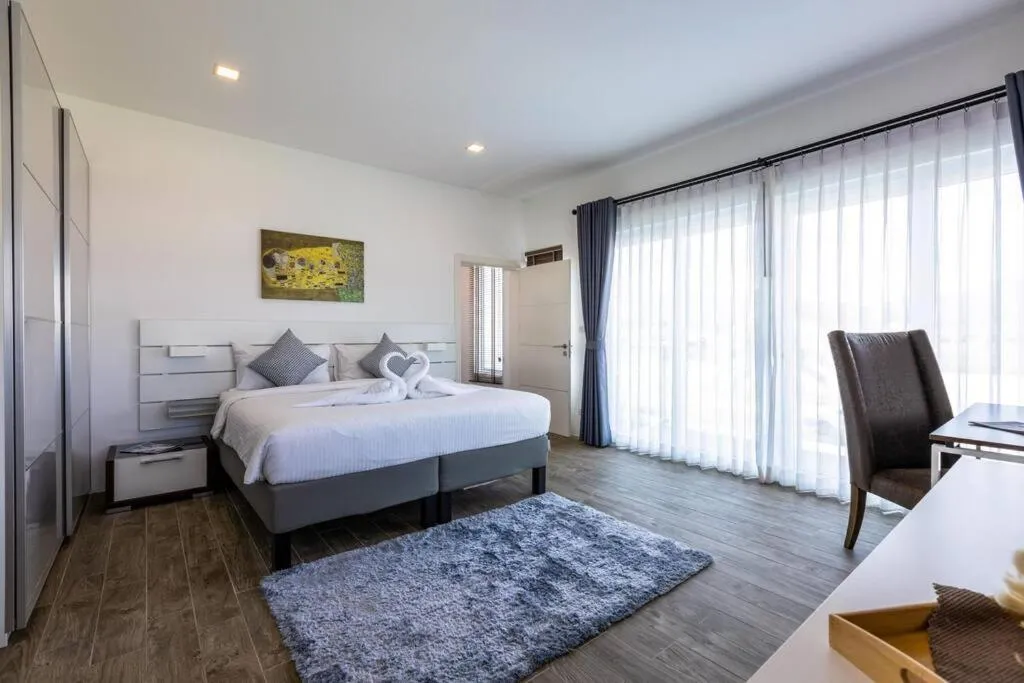 Bed in Modern 3 bedroom Pool Villa PG19