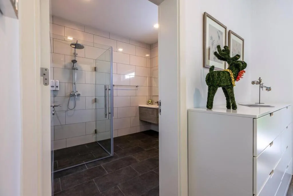 Modern 3 bedroom Pool Villa PG19