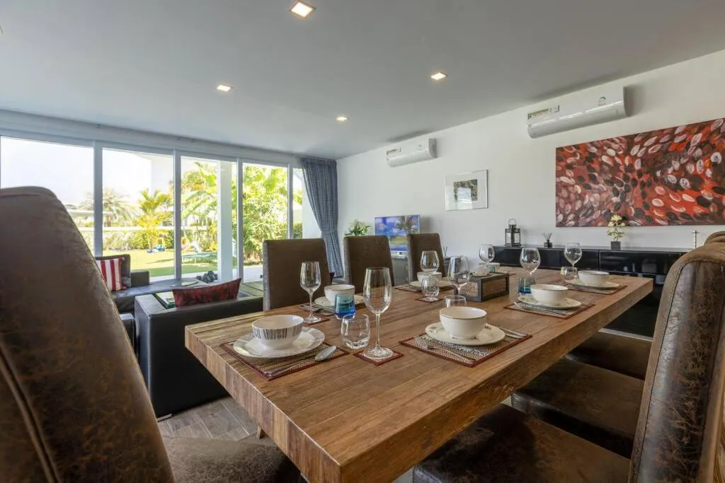 Modern 3 bedroom Pool Villa PG19