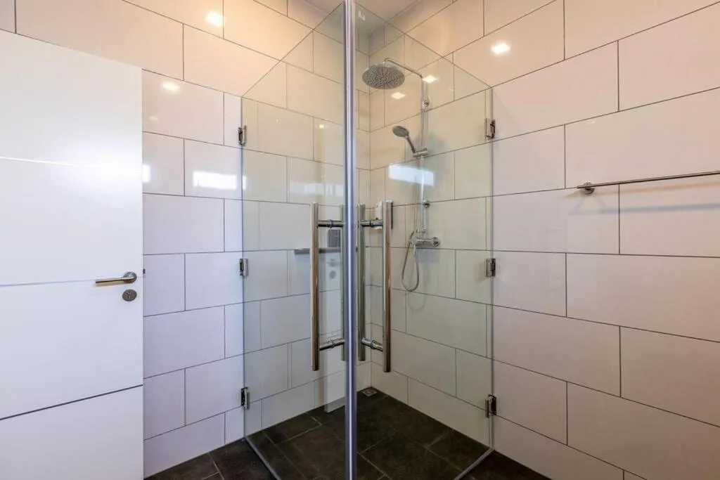 Modern 3 bedroom Pool Villa PG19