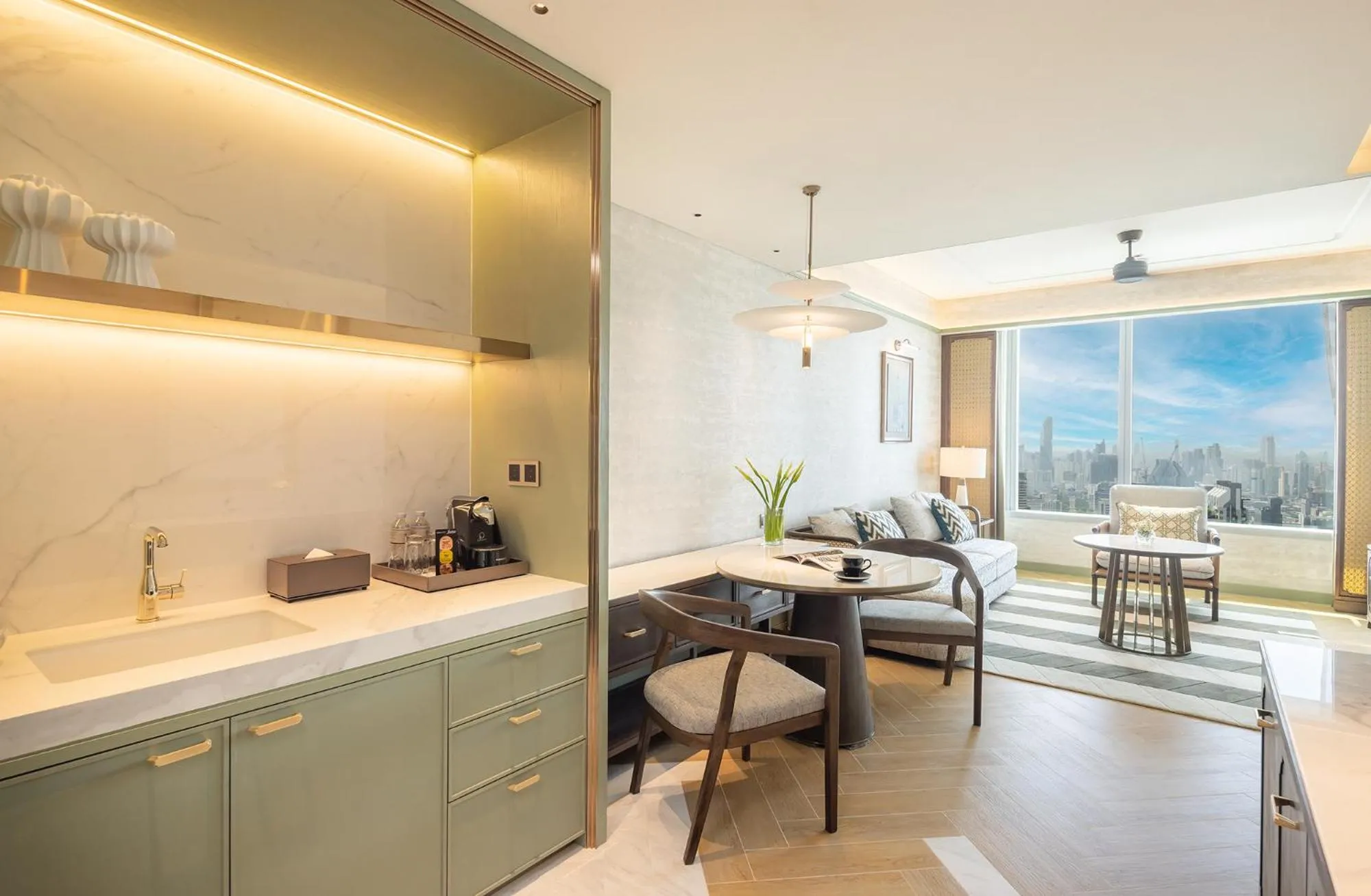 Coffee/tea facilities in Eastin Grand Hotel Phayathai