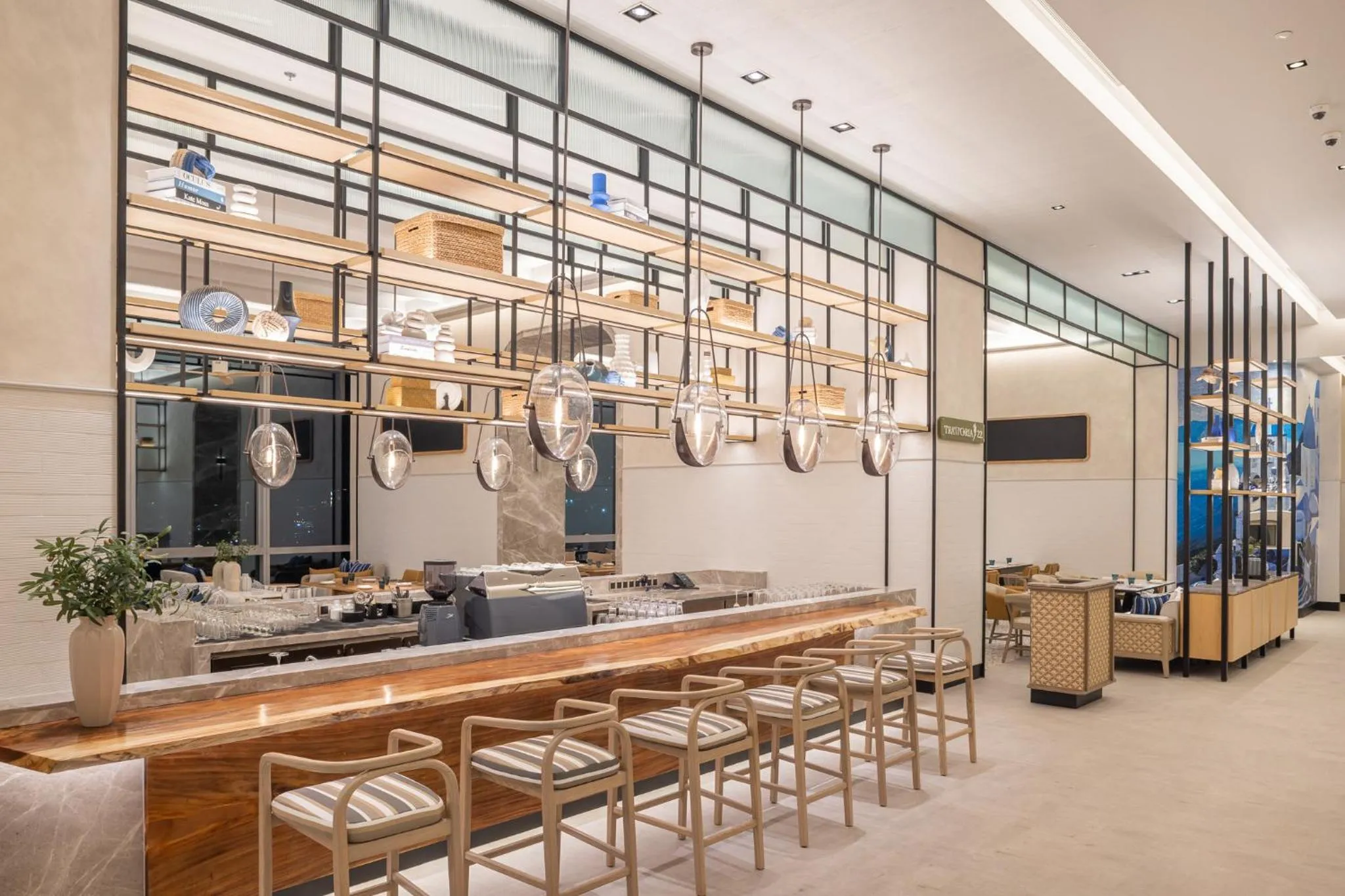 Restaurant/places to eat in Eastin Grand Hotel Phayathai