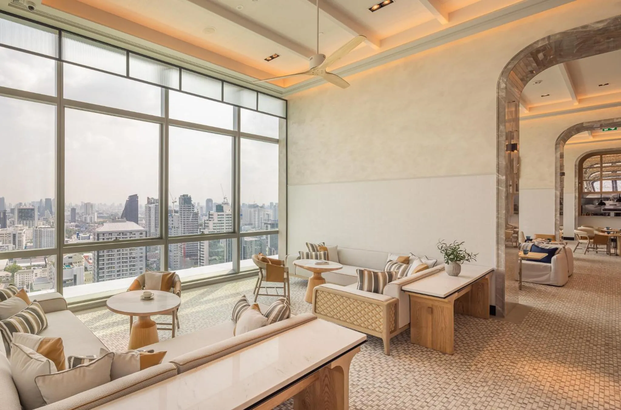 Restaurant/places to eat in Eastin Grand Hotel Phayathai