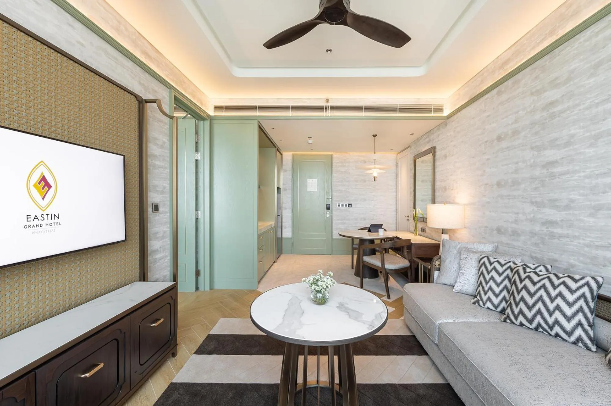 Living room in Eastin Grand Hotel Phayathai