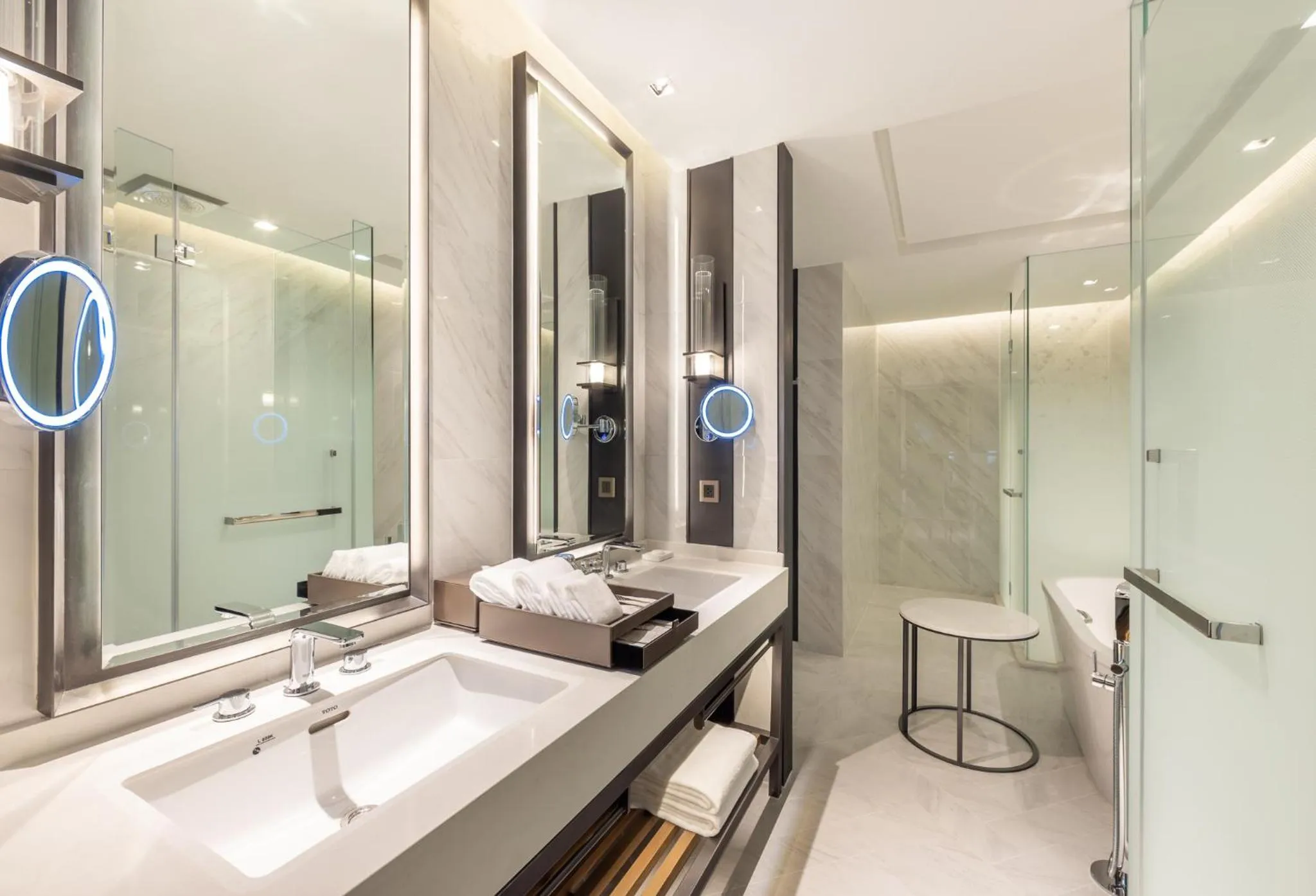 Bathroom in Eastin Grand Hotel Phayathai