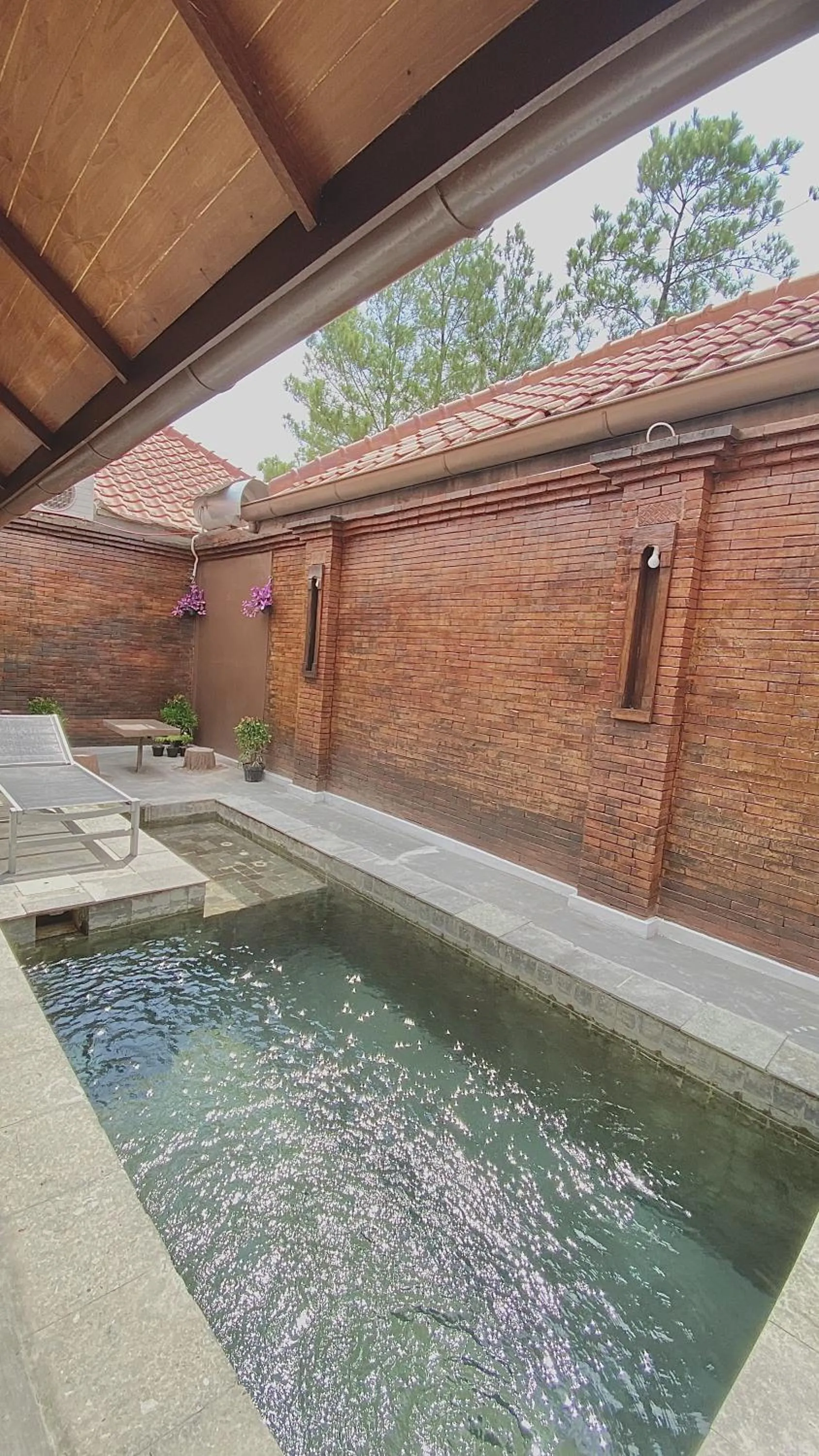 chrome hotel & resort solo