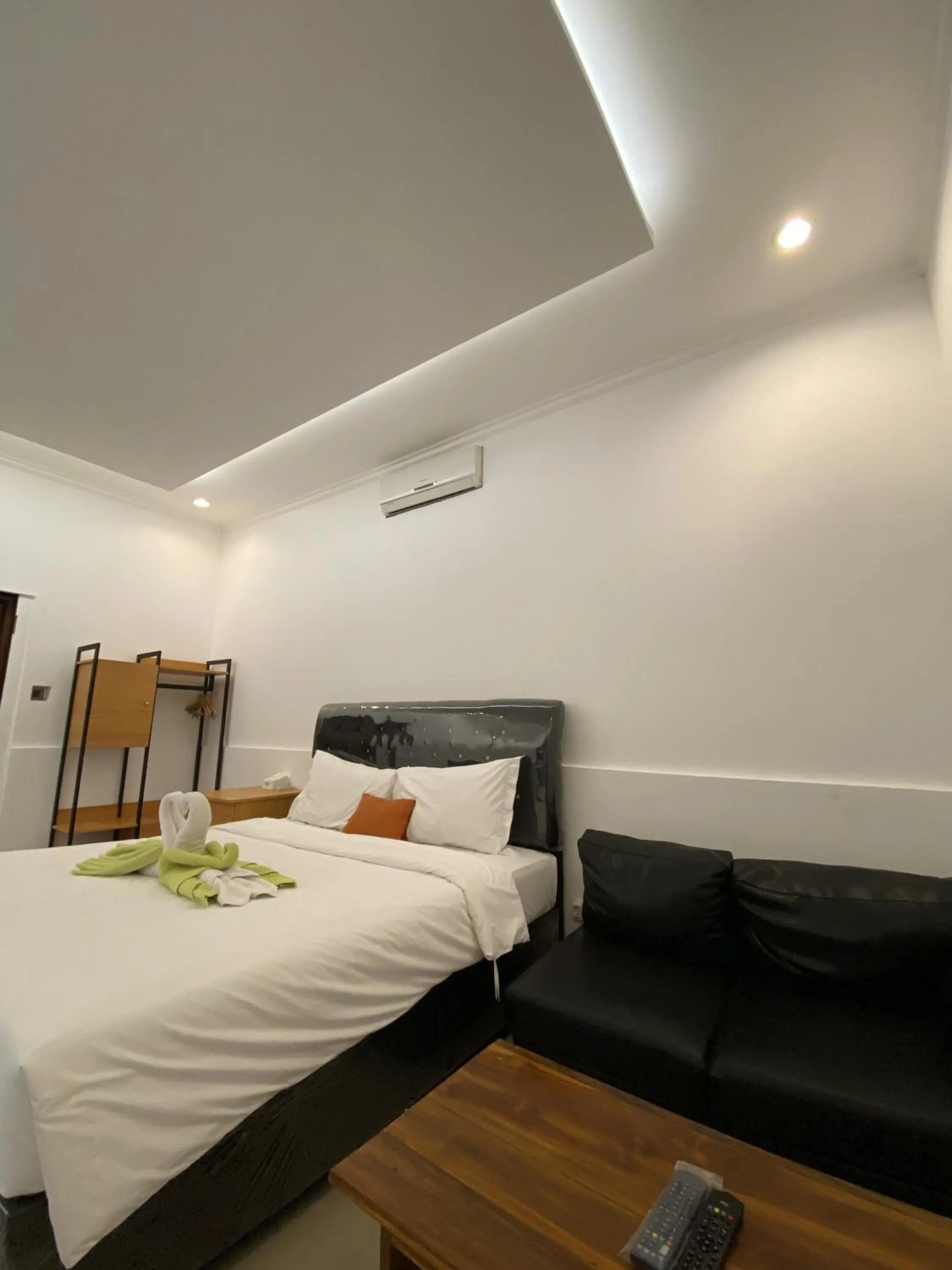 Bed in chrome hotel & resort solo