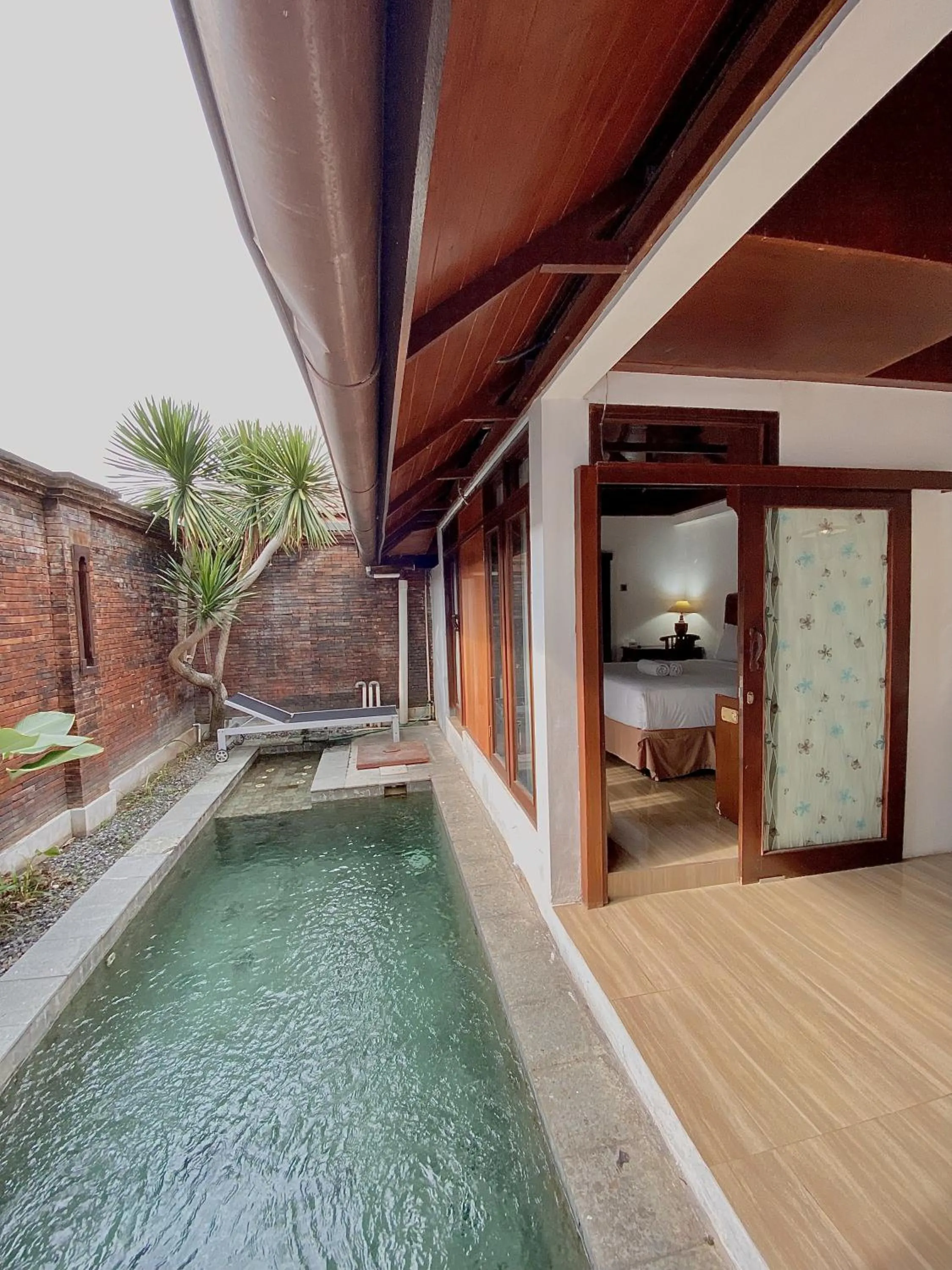 chrome hotel & resort solo