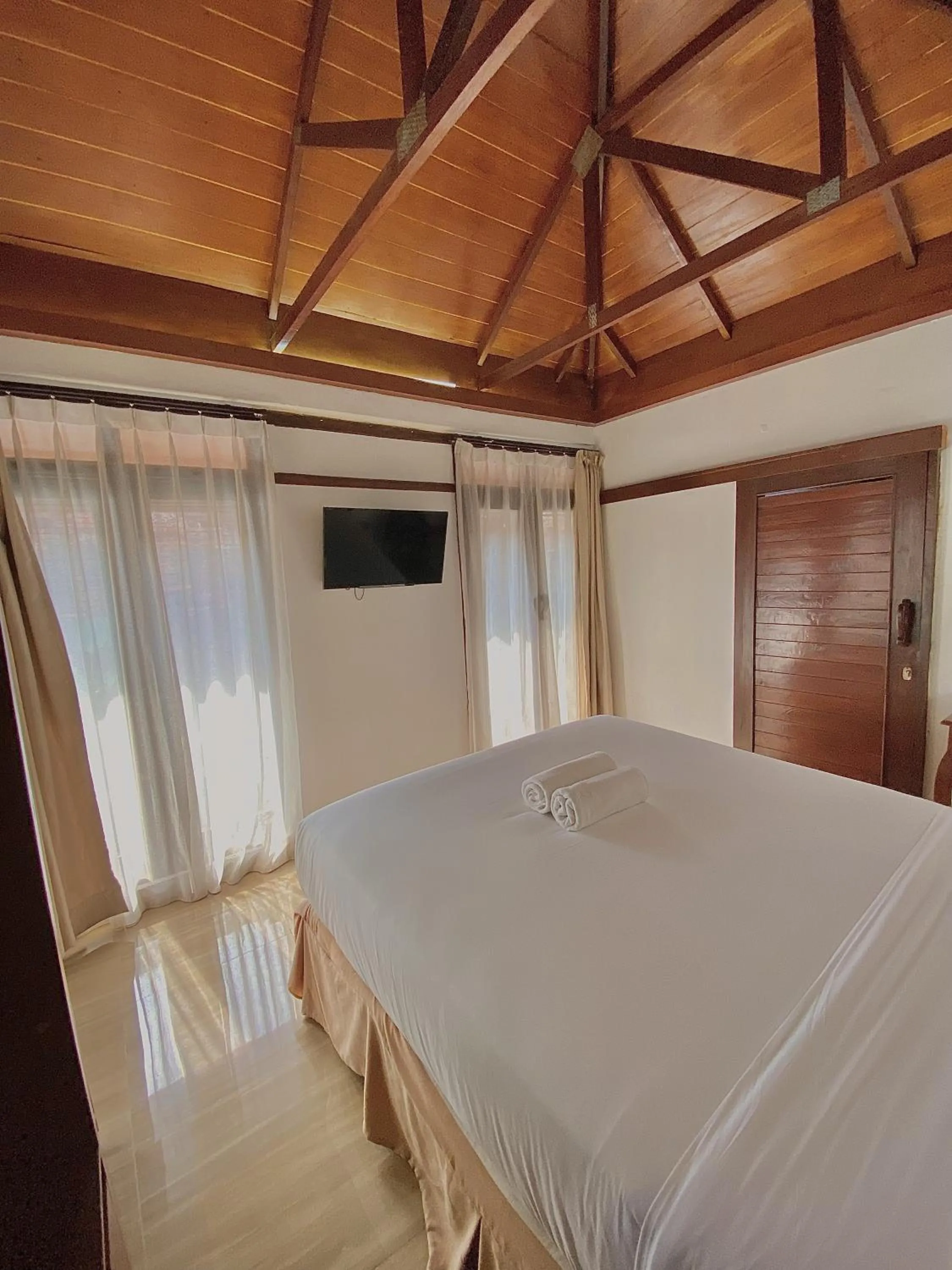 Bed in chrome hotel & resort solo