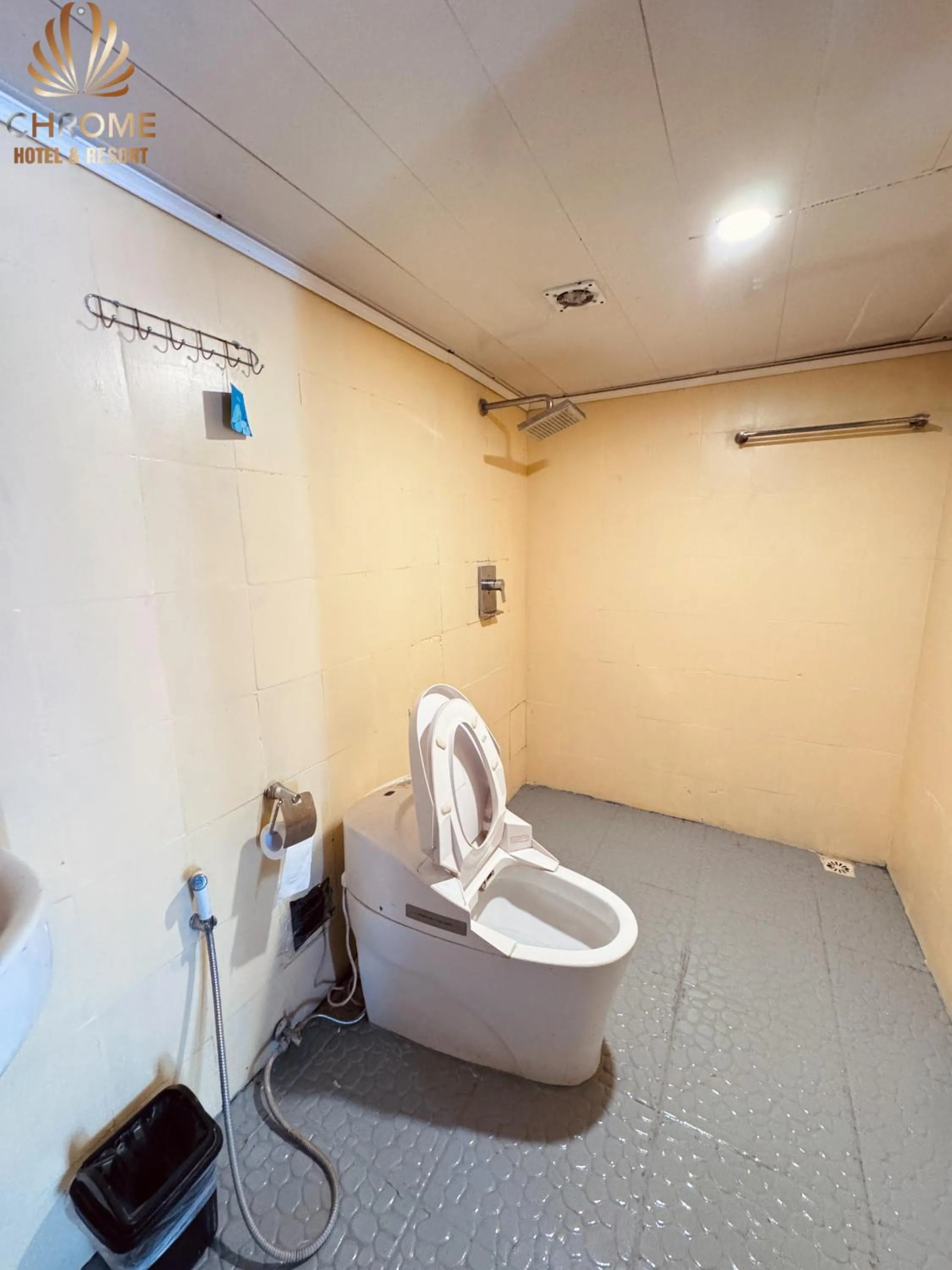 Bathroom in chrome hotel & resort solo