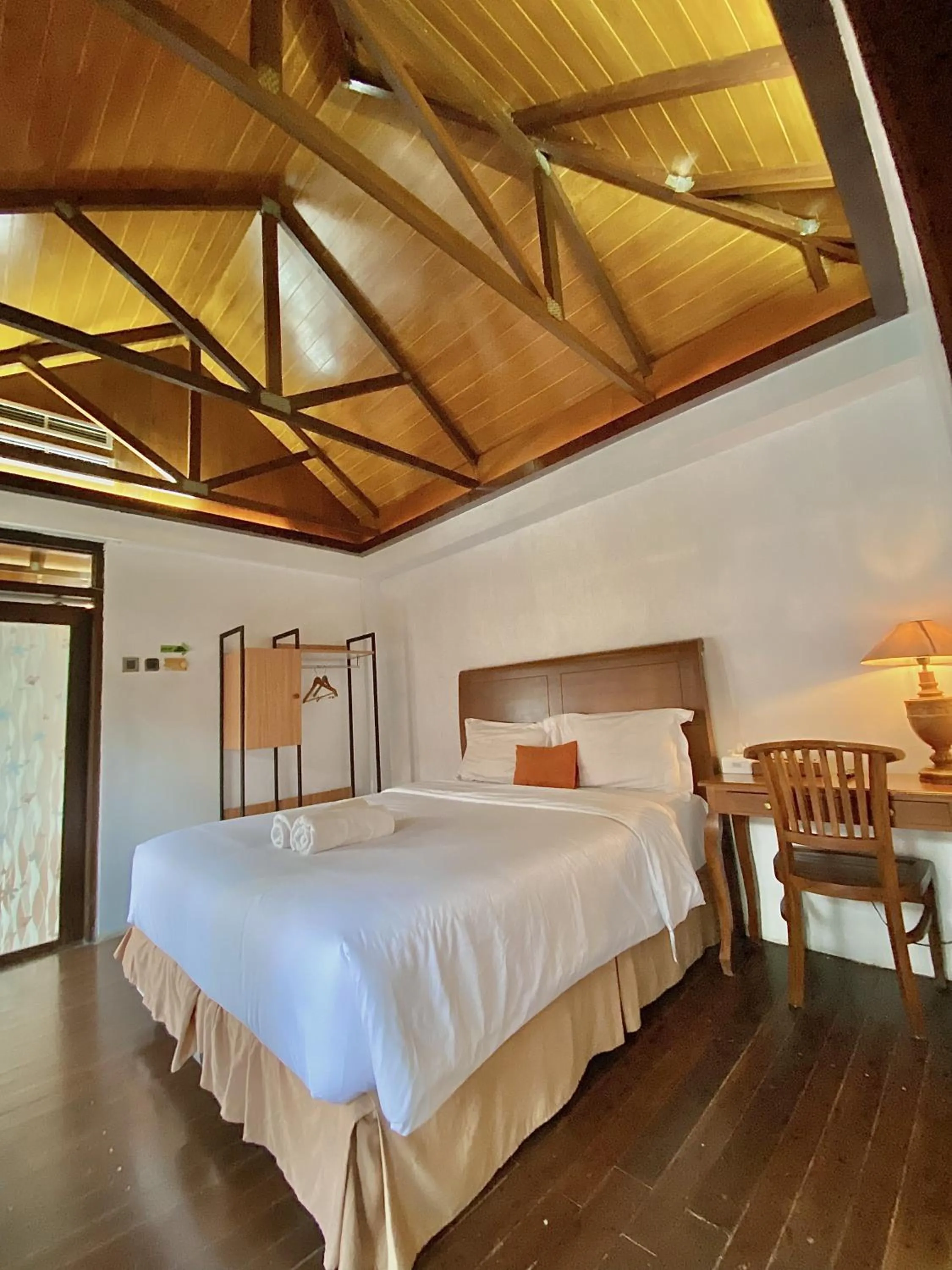 Bed in chrome hotel & resort solo