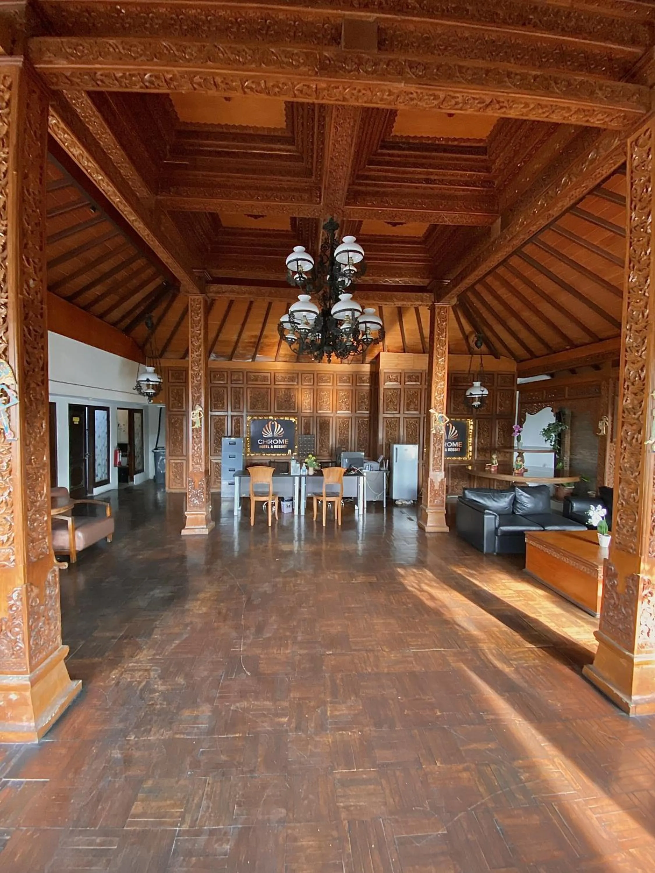 chrome hotel & resort solo