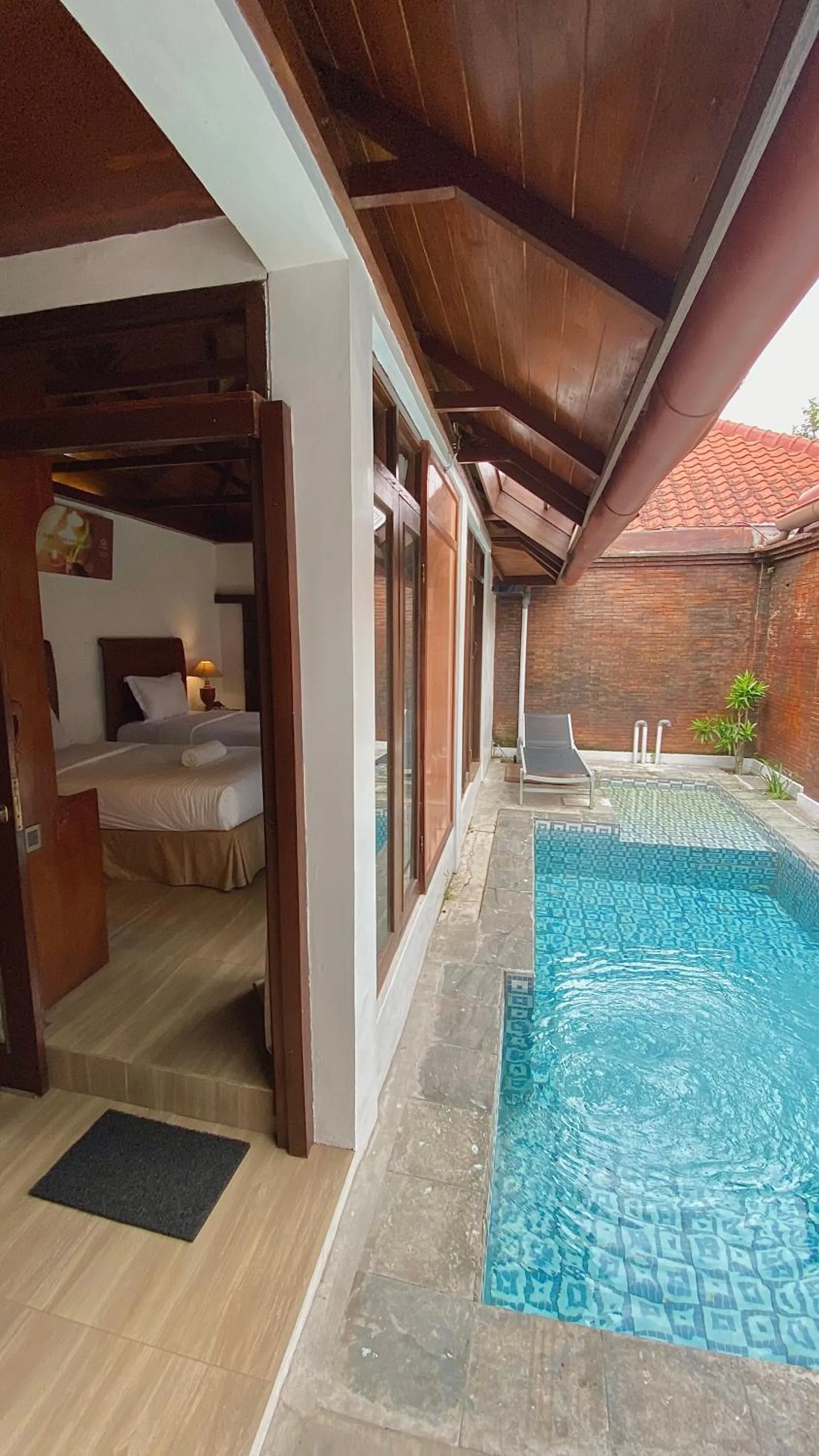 chrome hotel & resort solo