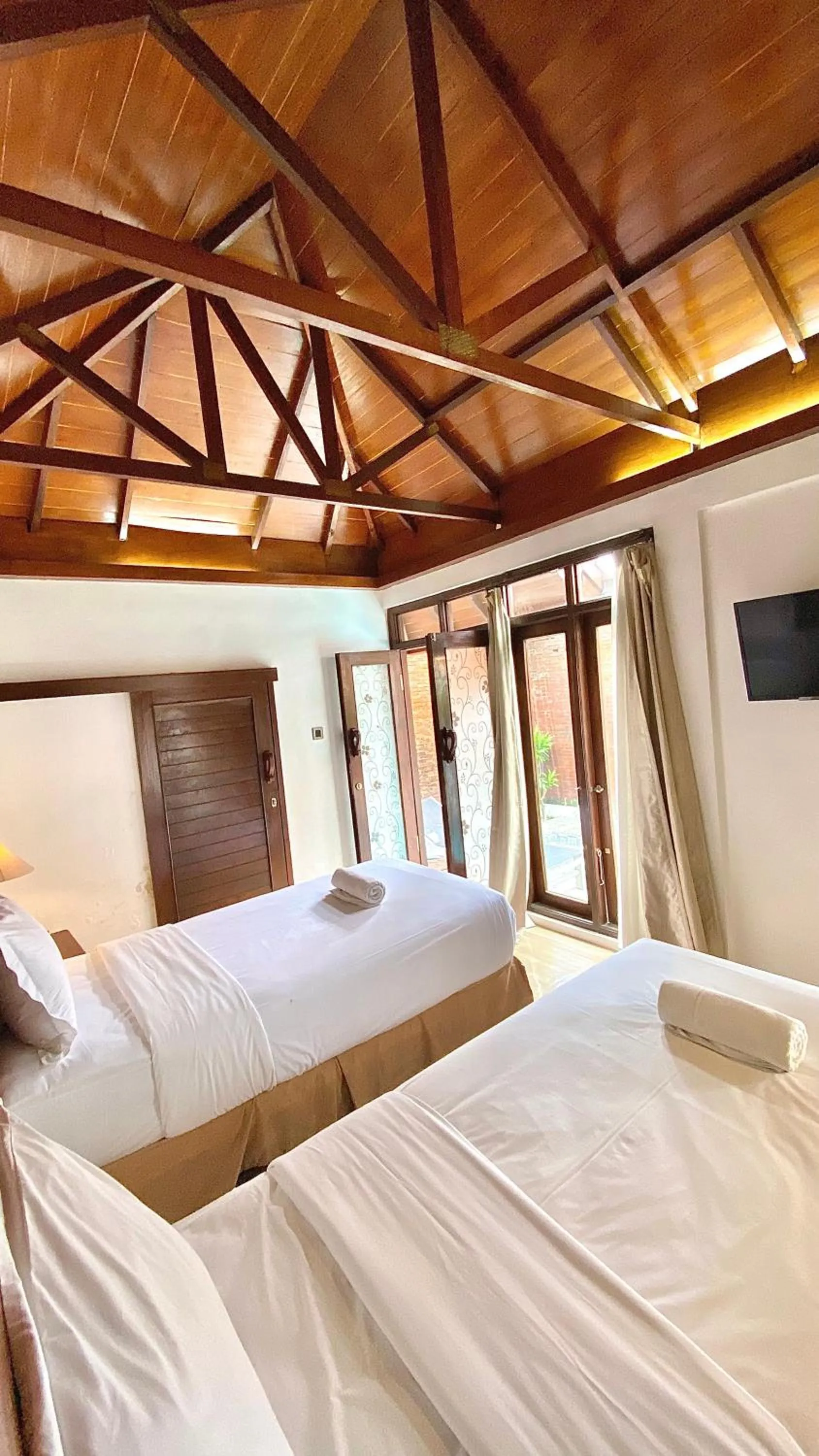 Bed in chrome hotel & resort solo