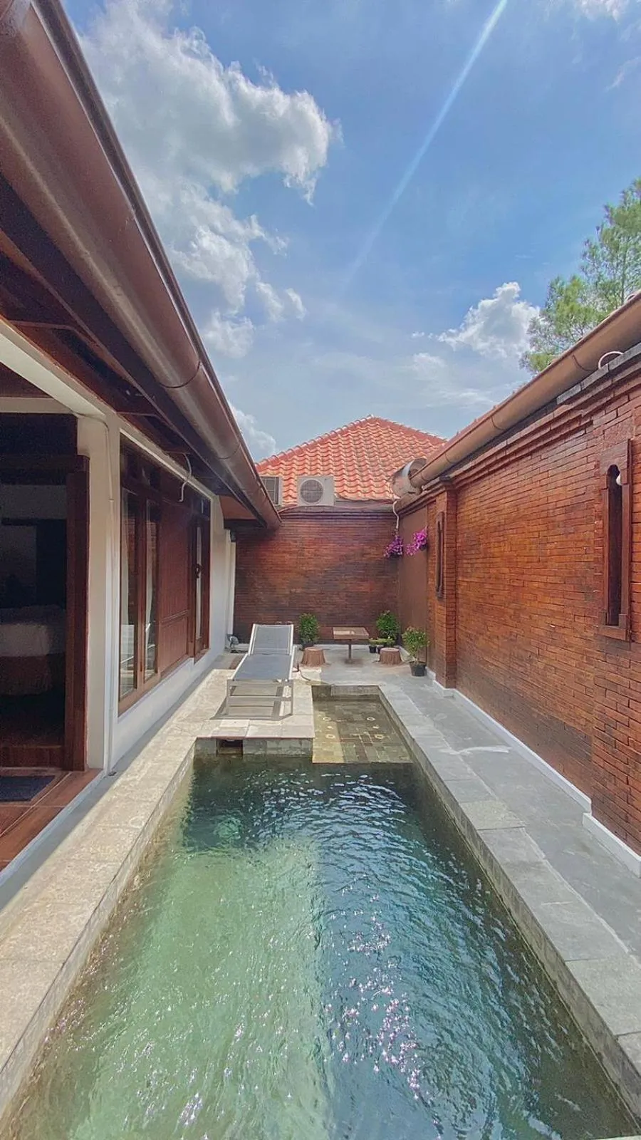 chrome hotel & resort solo