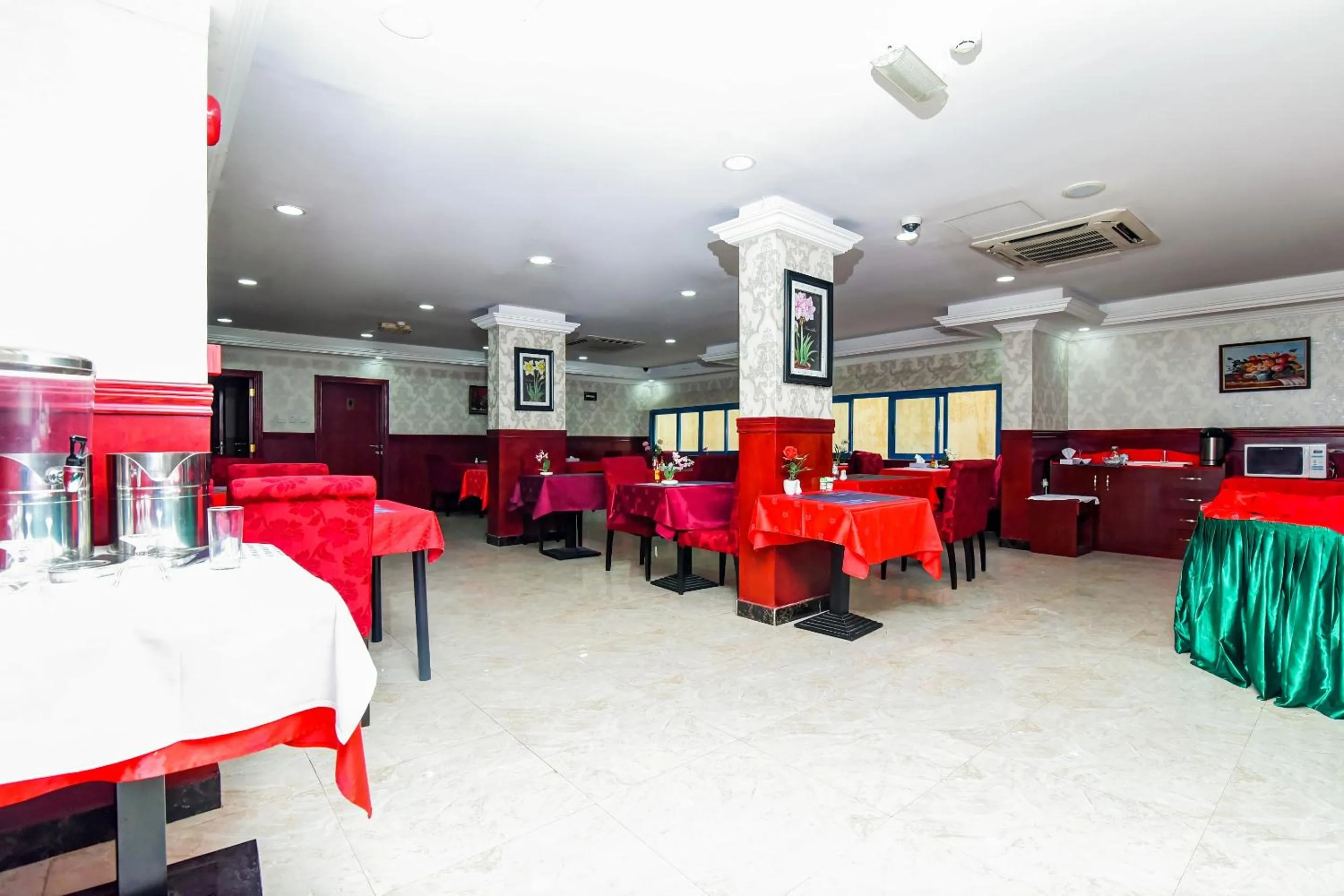 Restaurant/places to eat in OYO 492 Gulf Star