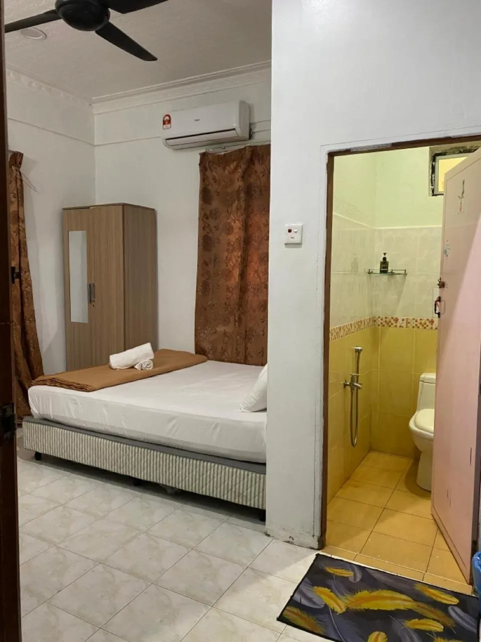 Bed in Raihan Beach Resort