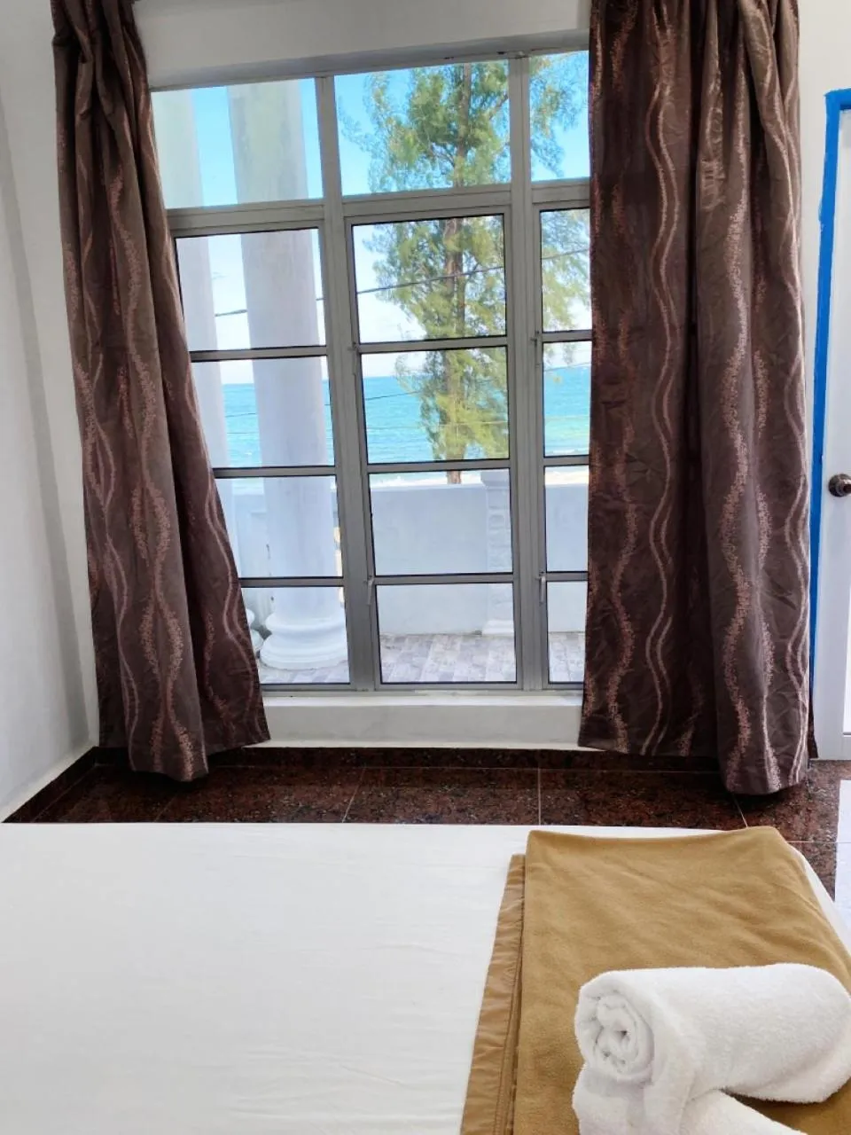 Bed in Raihan Beach Resort