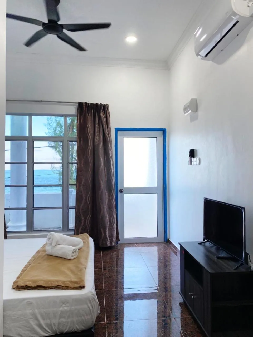 Bed in Raihan Beach Resort