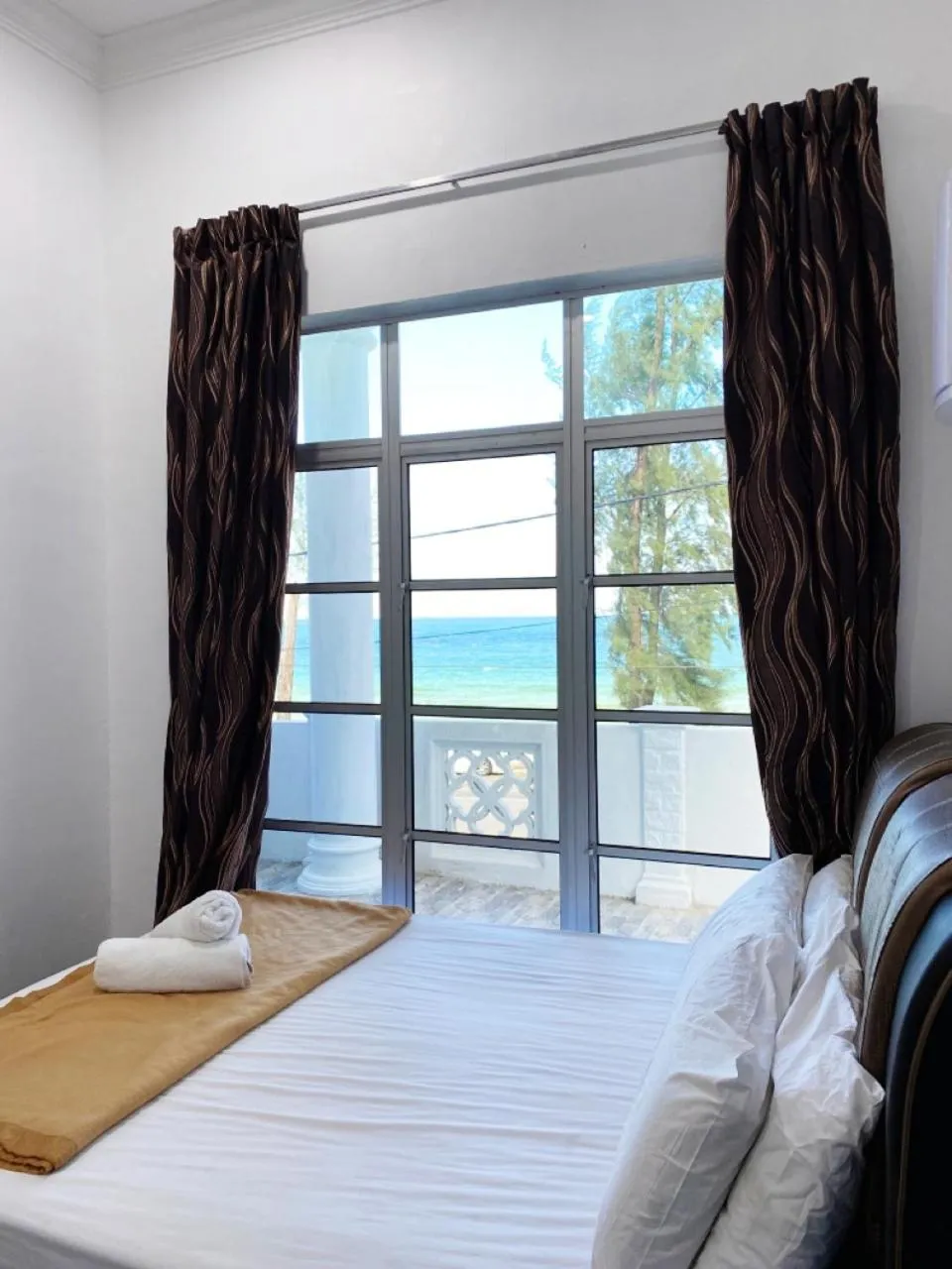 Bed in Raihan Beach Resort