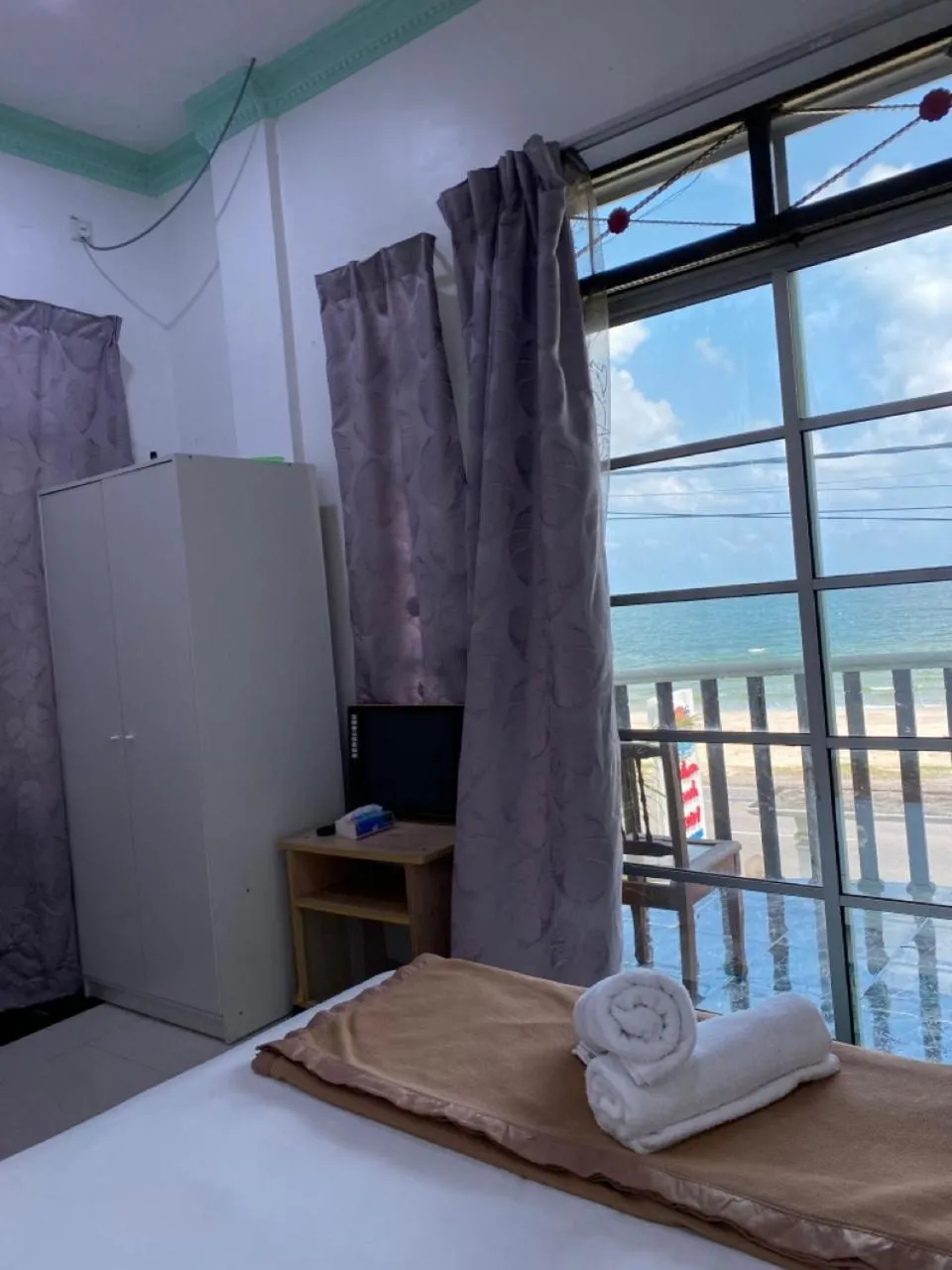 Bed in Raihan Beach Resort