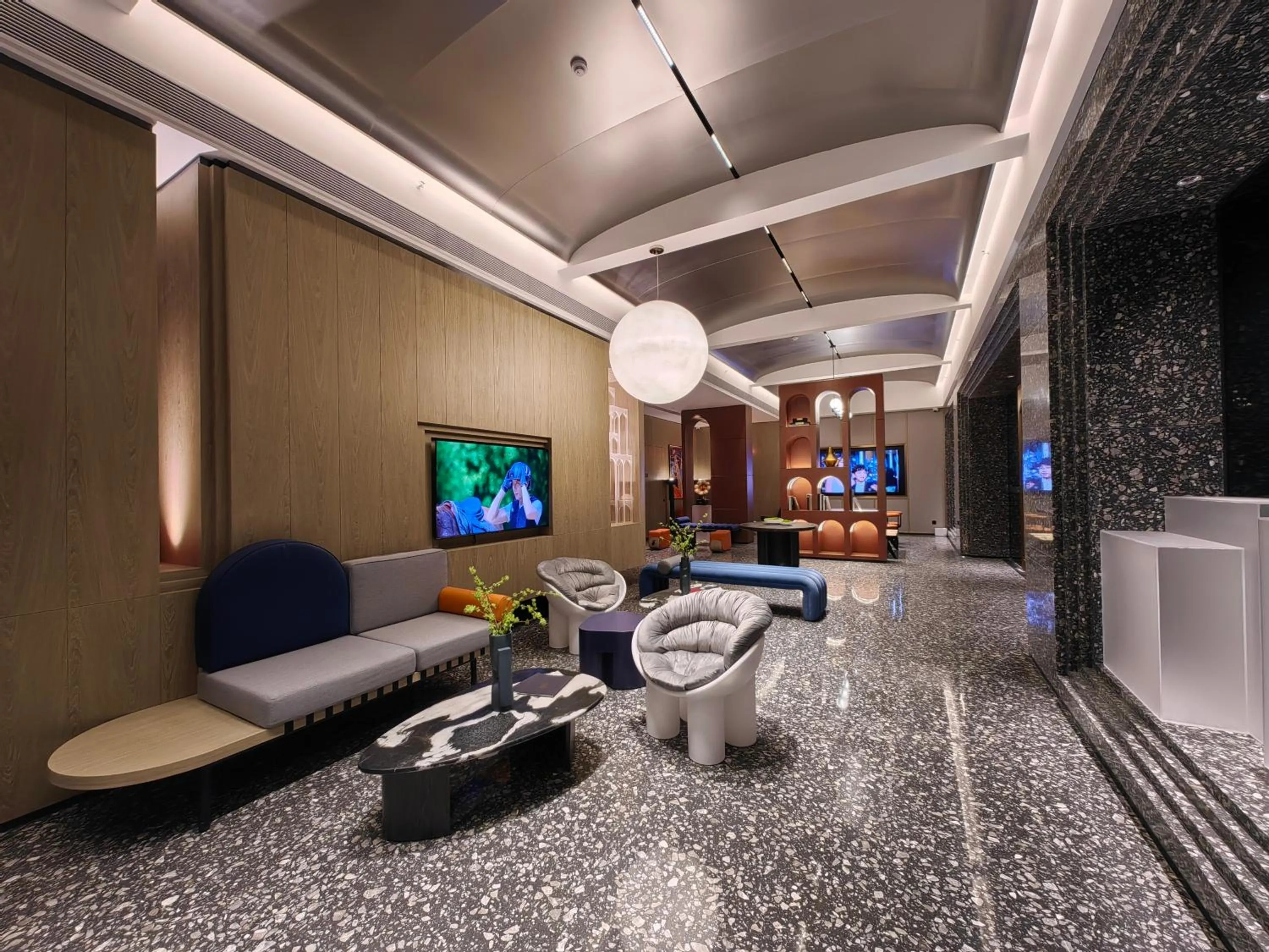 Communal lounge/ TV room in Arthur Hotel Luogang Xiangang Metro Guangzhou-Free Breakfast and Free Afternoon Tea