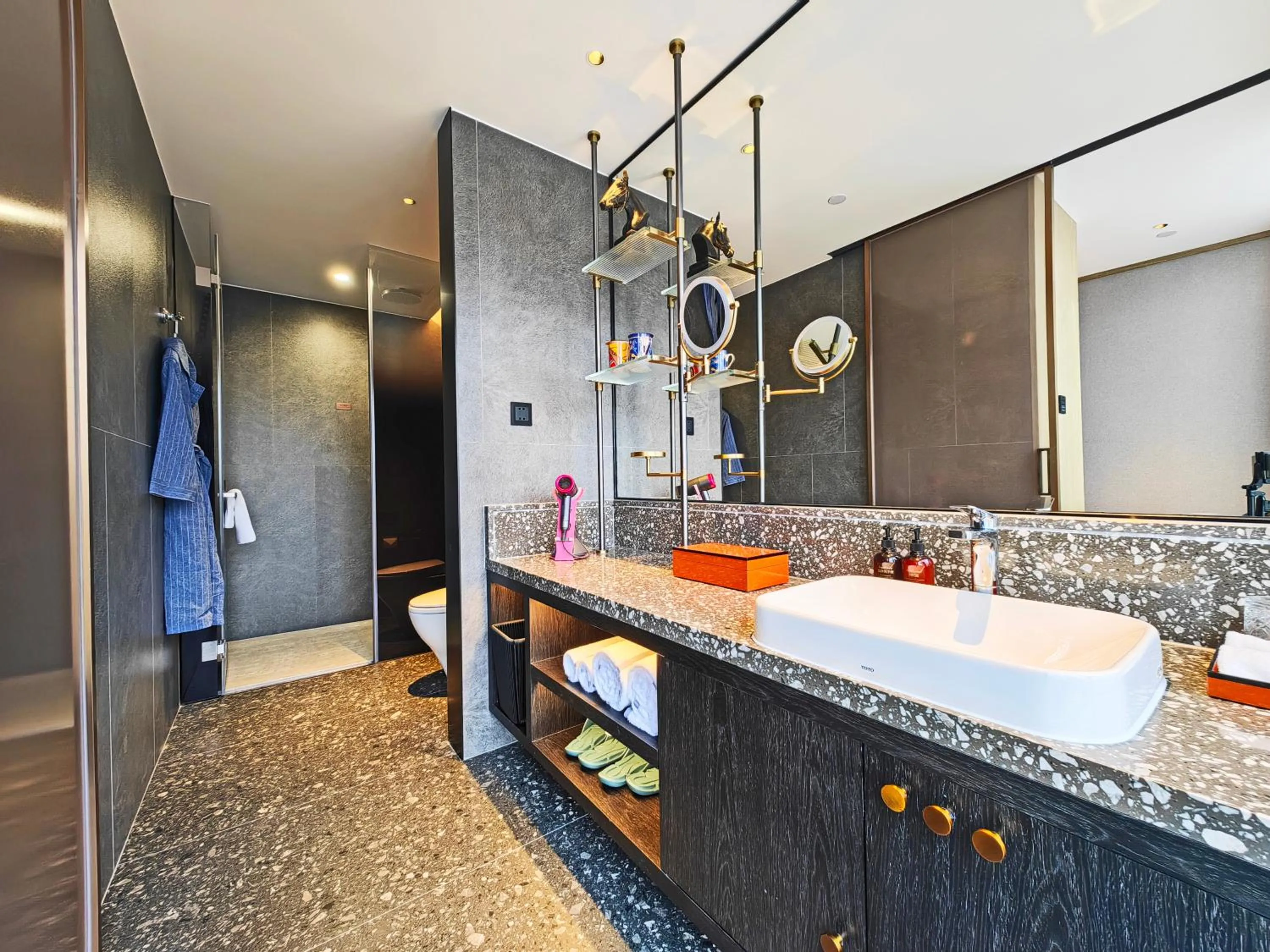 Bathroom in Arthur Hotel Luogang Xiangang Metro Guangzhou-Free Breakfast and Free Afternoon Tea