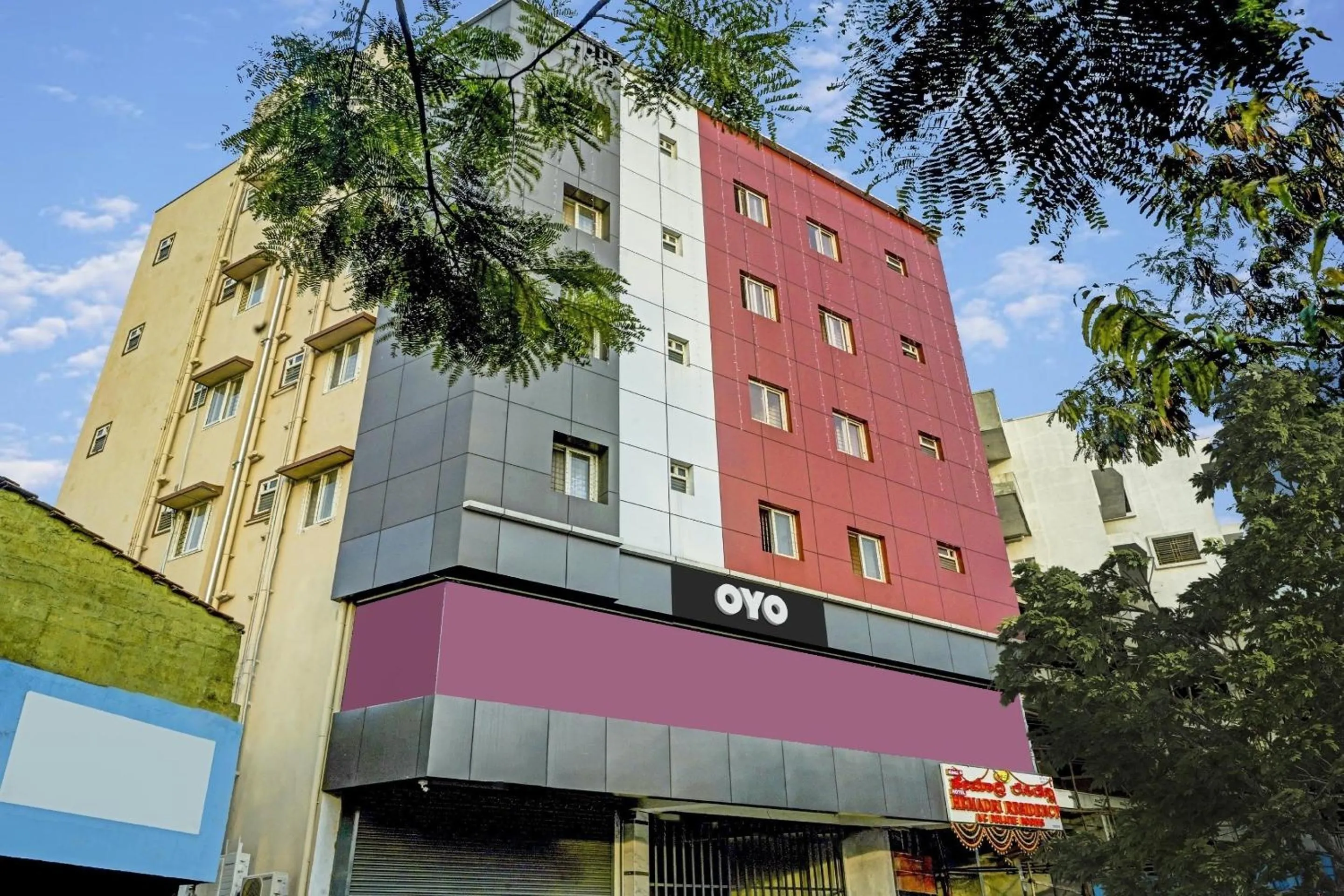 Facade/entrance in Collection O Hemadri Residency