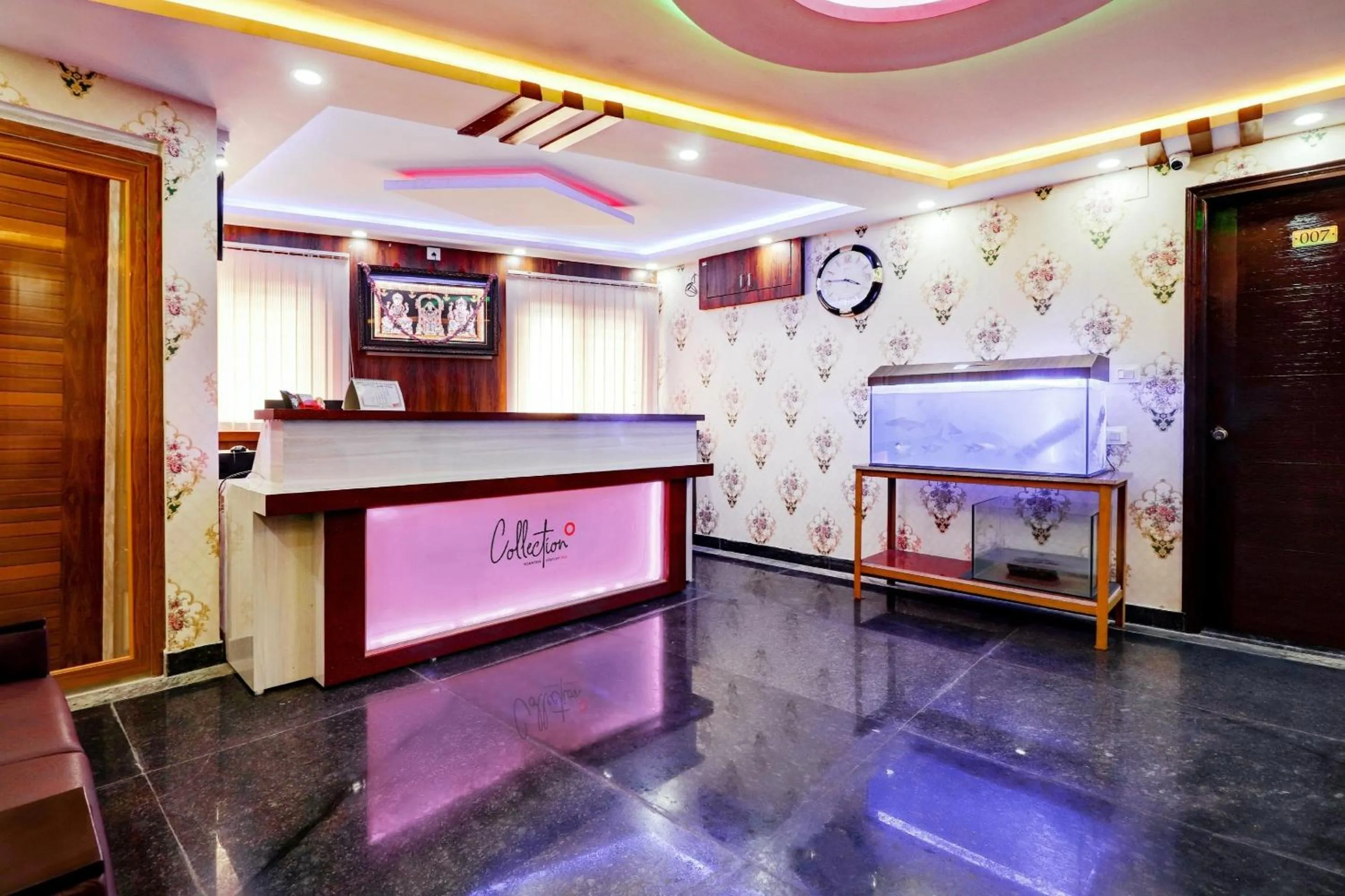 Lobby or reception, Bed in Collection O Hemadri Residency