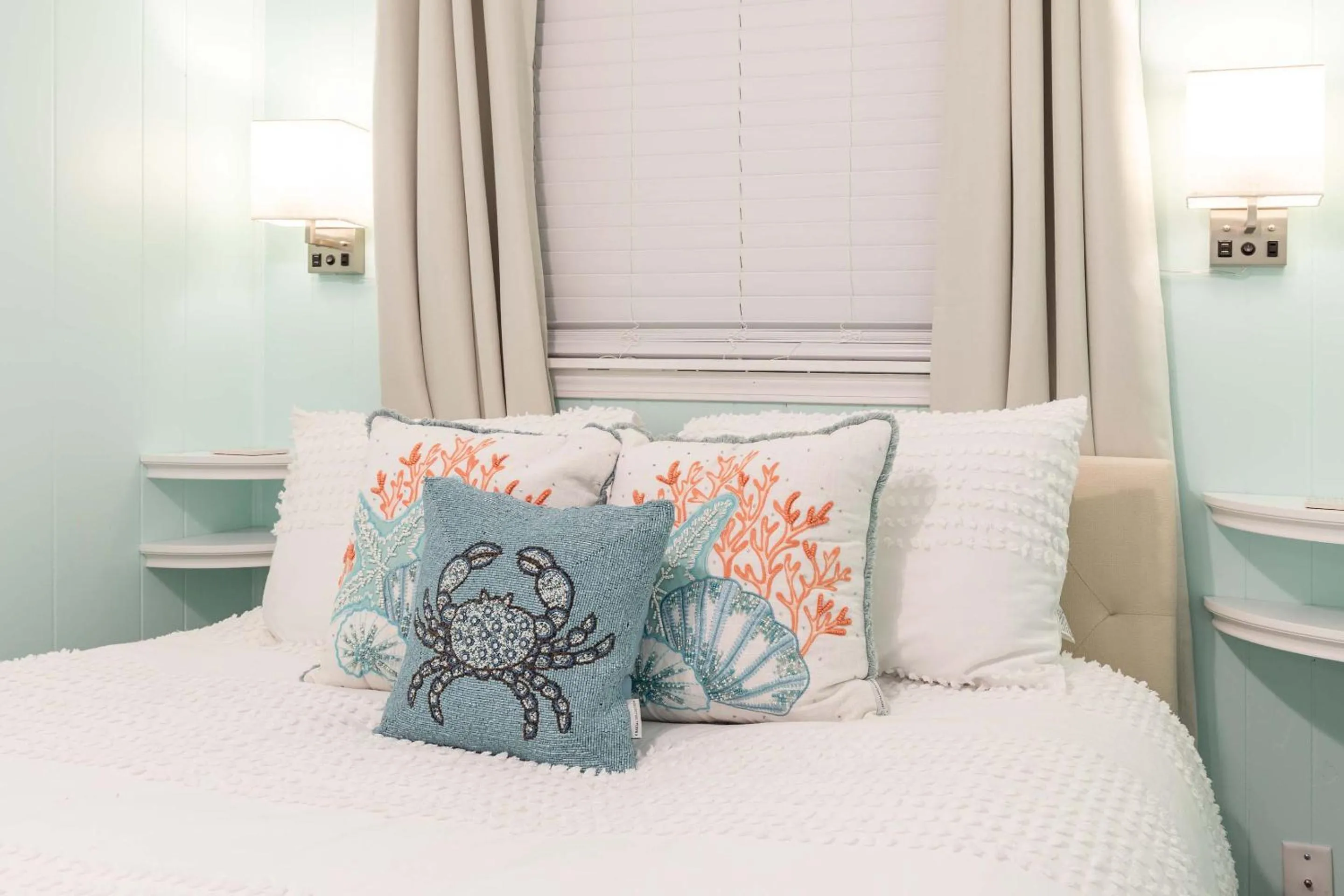 Bed in Beach Racquet A313