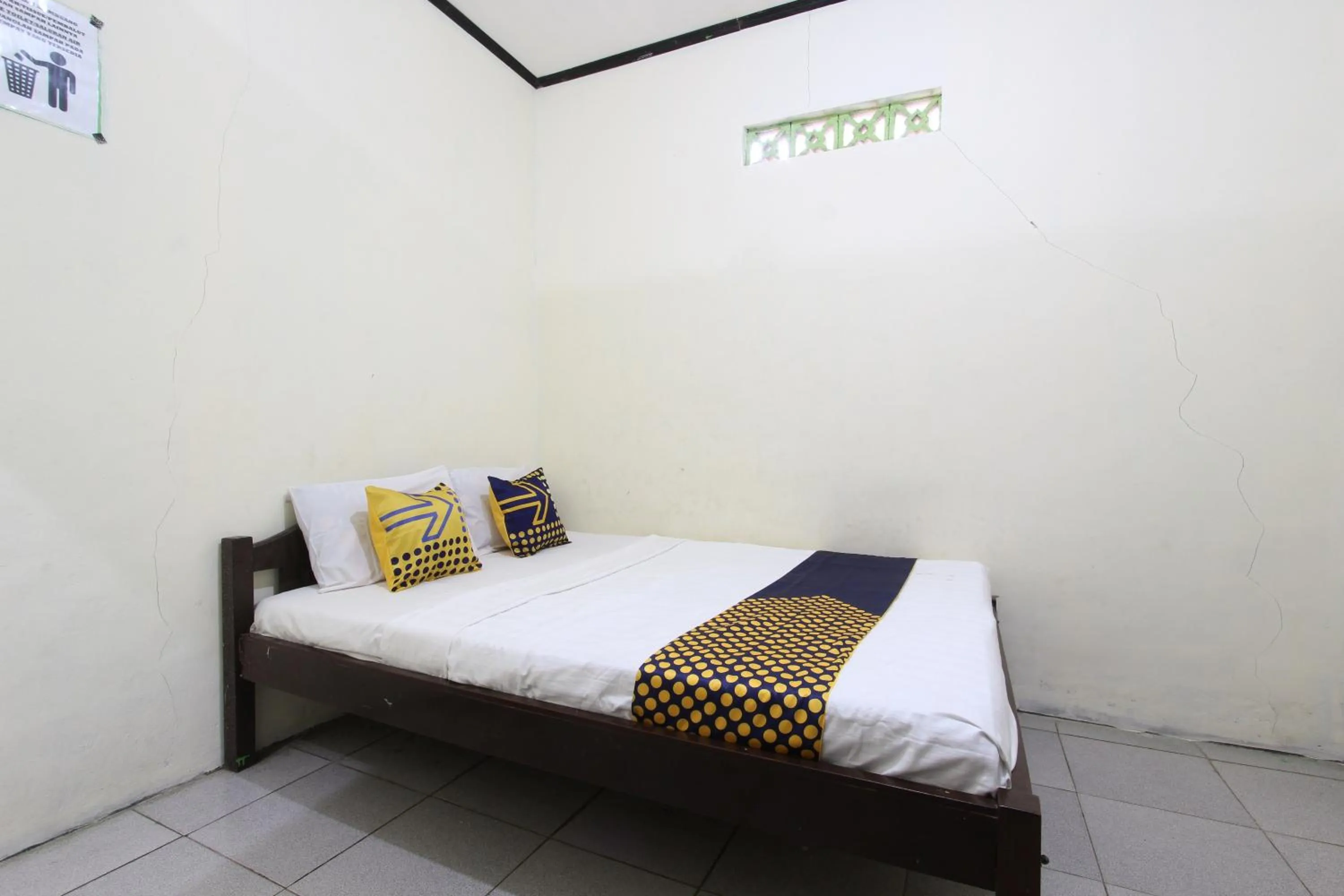 Bedroom, Bed in Hotel O Penginapan Tanjung Alang Syariah