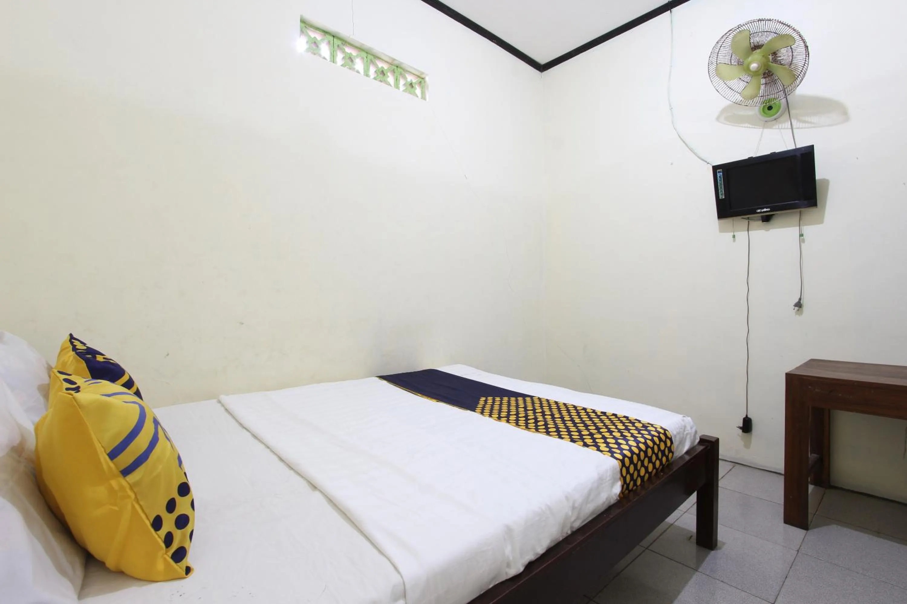 Bedroom, Bed in Hotel O Penginapan Tanjung Alang Syariah
