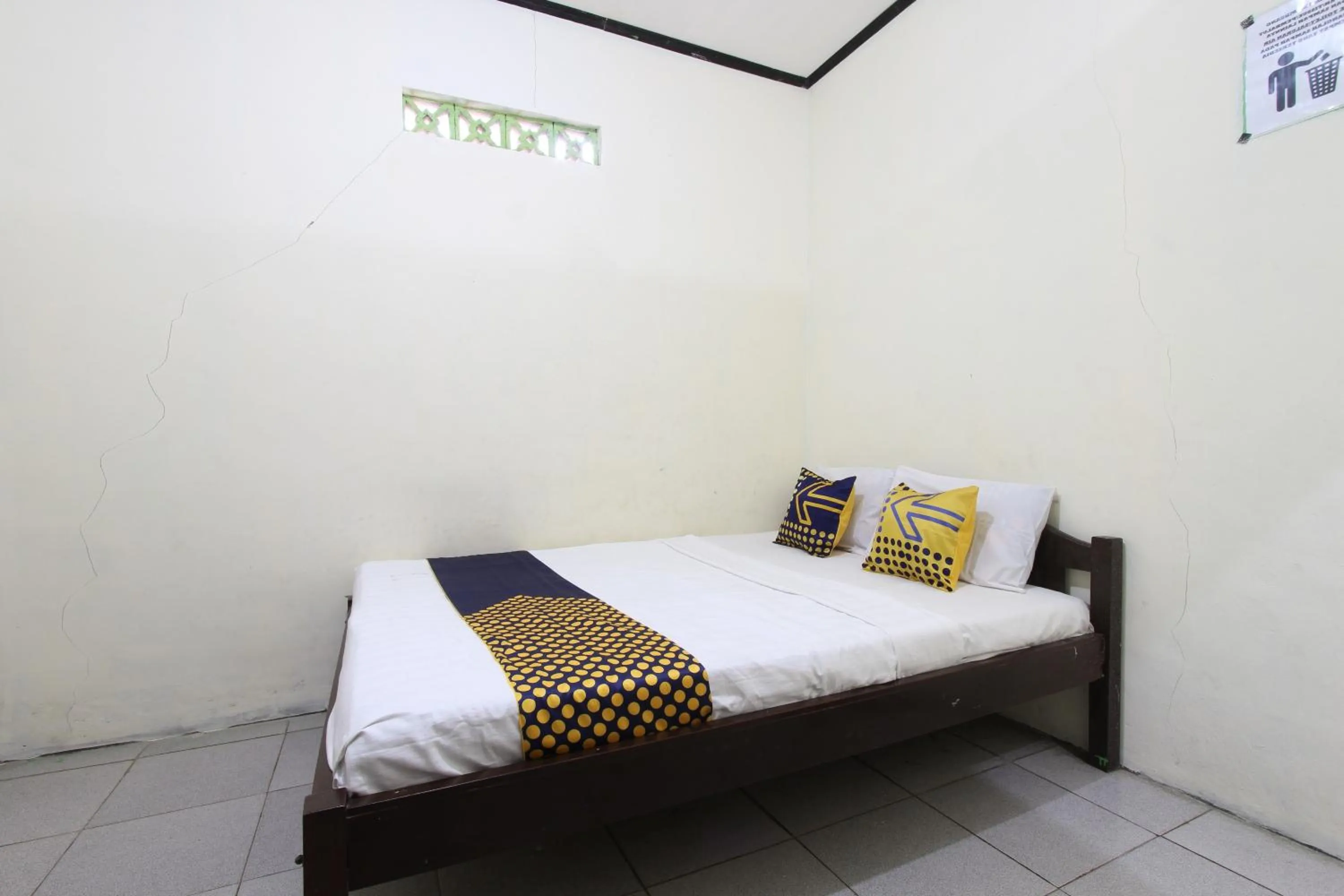 Bedroom, Bed in Hotel O Penginapan Tanjung Alang Syariah