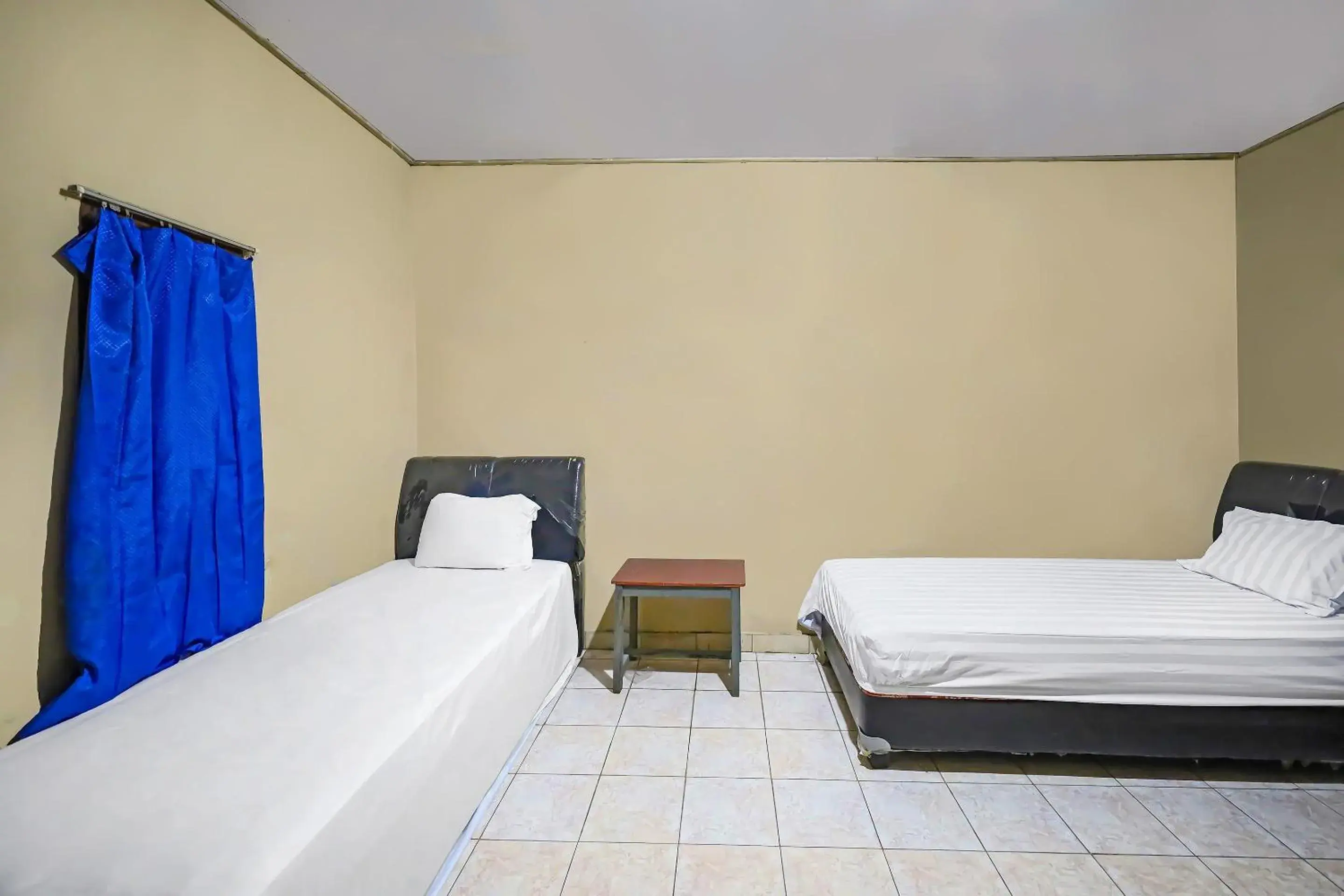 Economy Twin Room in OYO 92230 Penginapan Metro Parepare Economy Twin Room in OYO 92230 Penginapan Metro Parepare