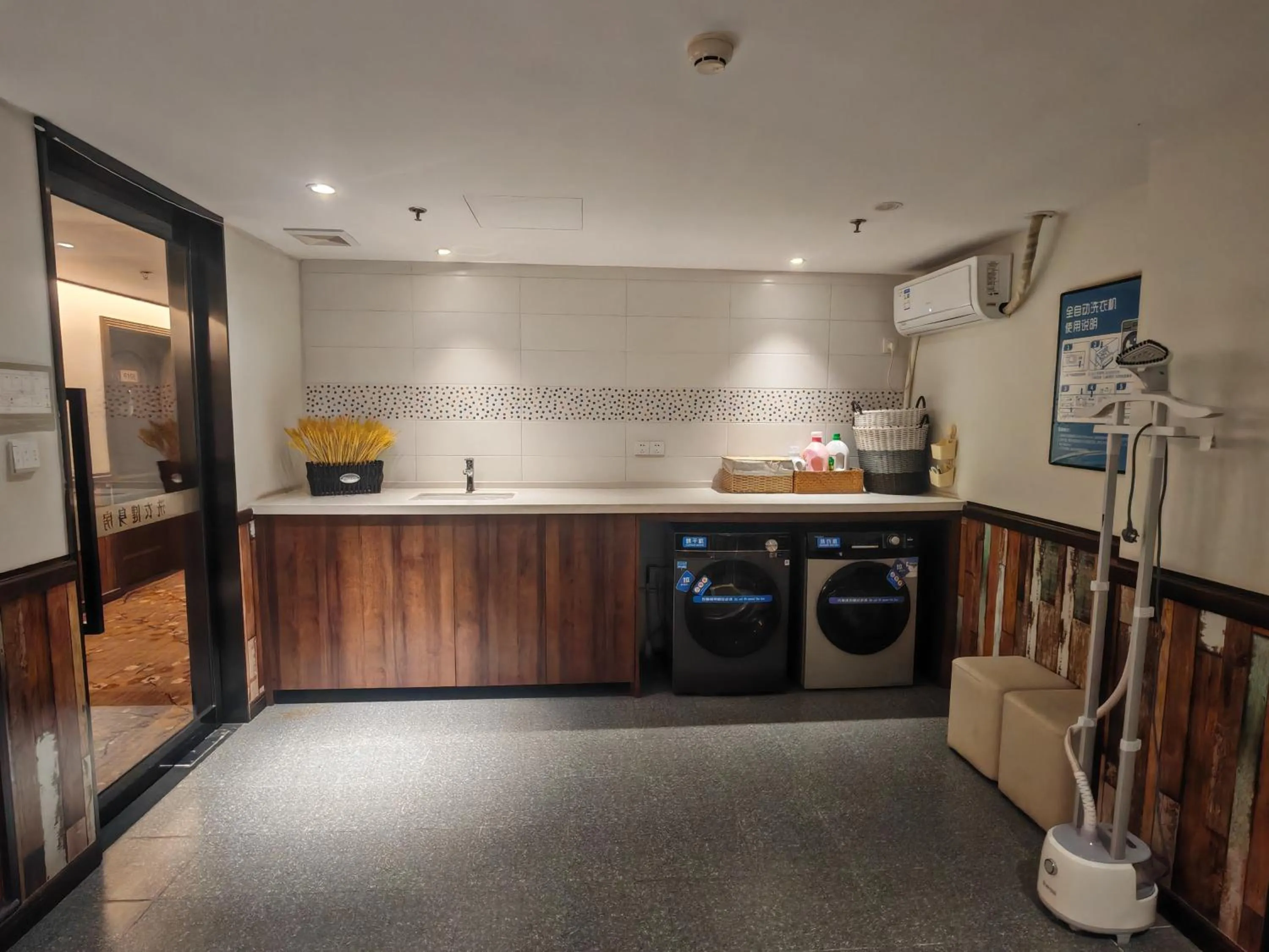 laundry in Nost algia Hotel Near University of Technology -Shanxi museum 时光漫步酒店 山西博物院太原理工大学店 Free fresh ground coffee,Free laundry service