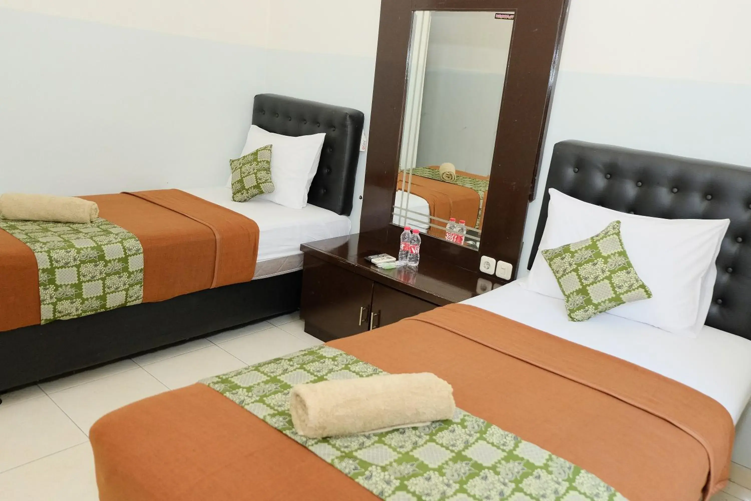 Superior Twin Room in The Kirana Purnama Semarang Superior Twin Room in The Kirana Purnama Semarang