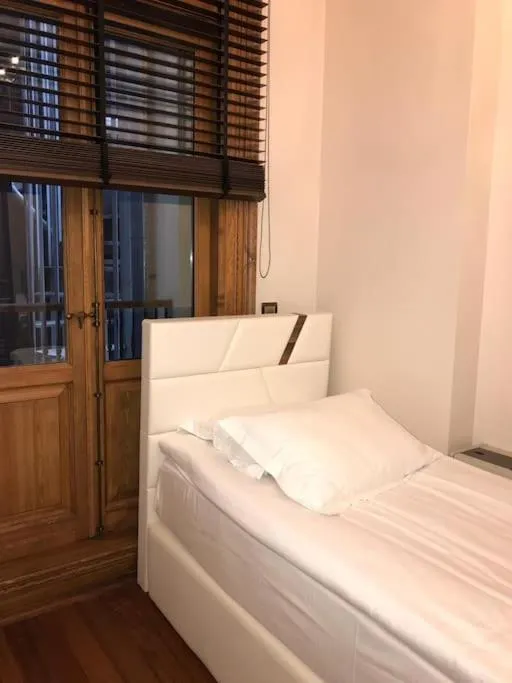 Bed in Aslan Residence