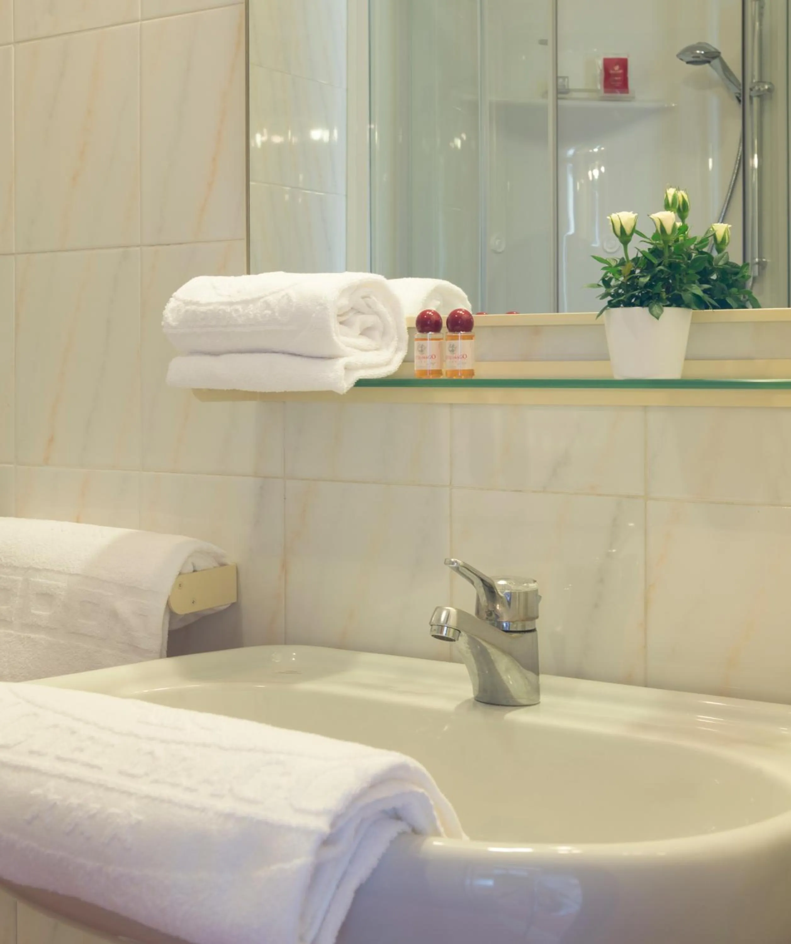 Bathroom in Hotel Drago - Garda Lake Collection