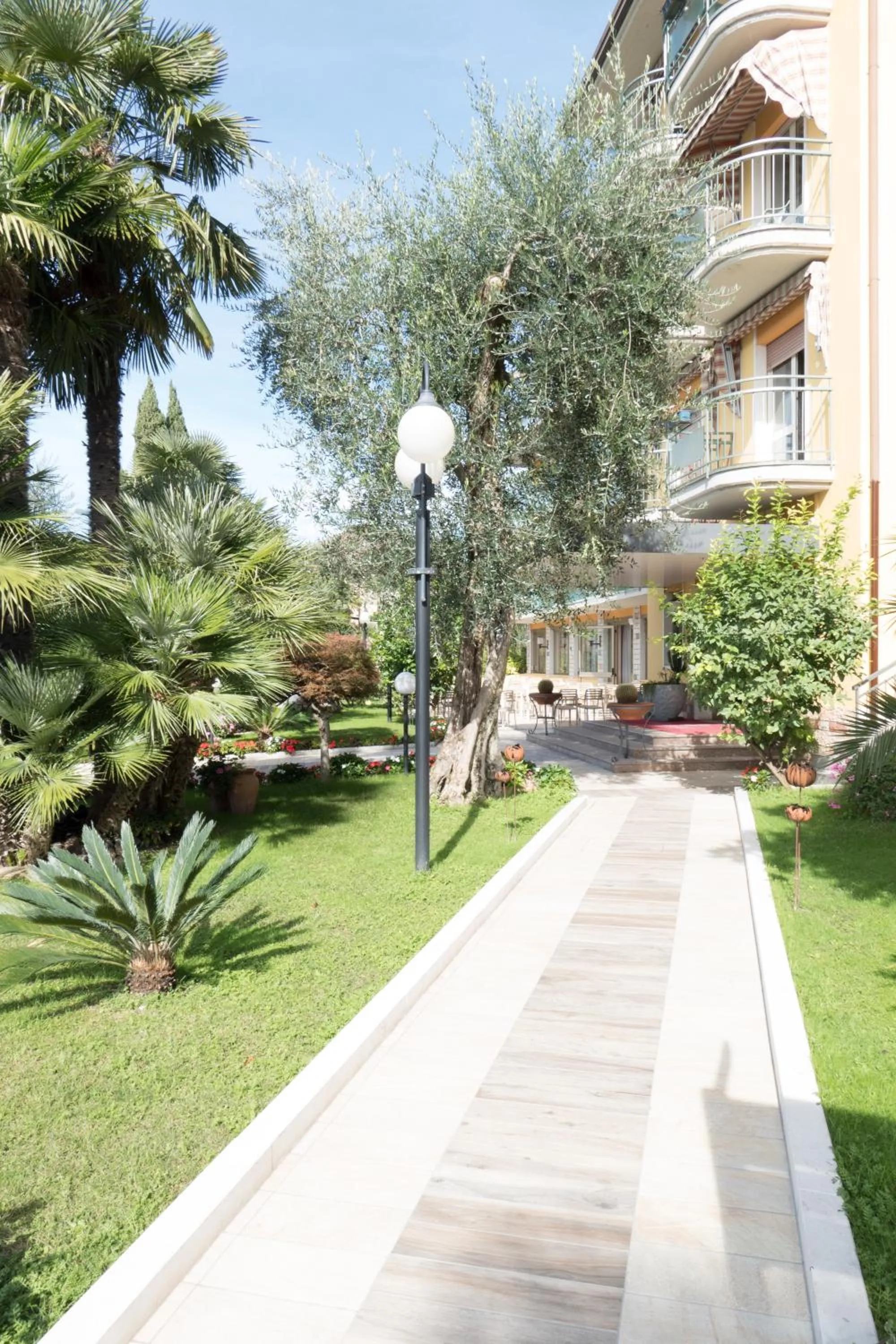 Garden in Hotel Drago - Garda Lake Collection