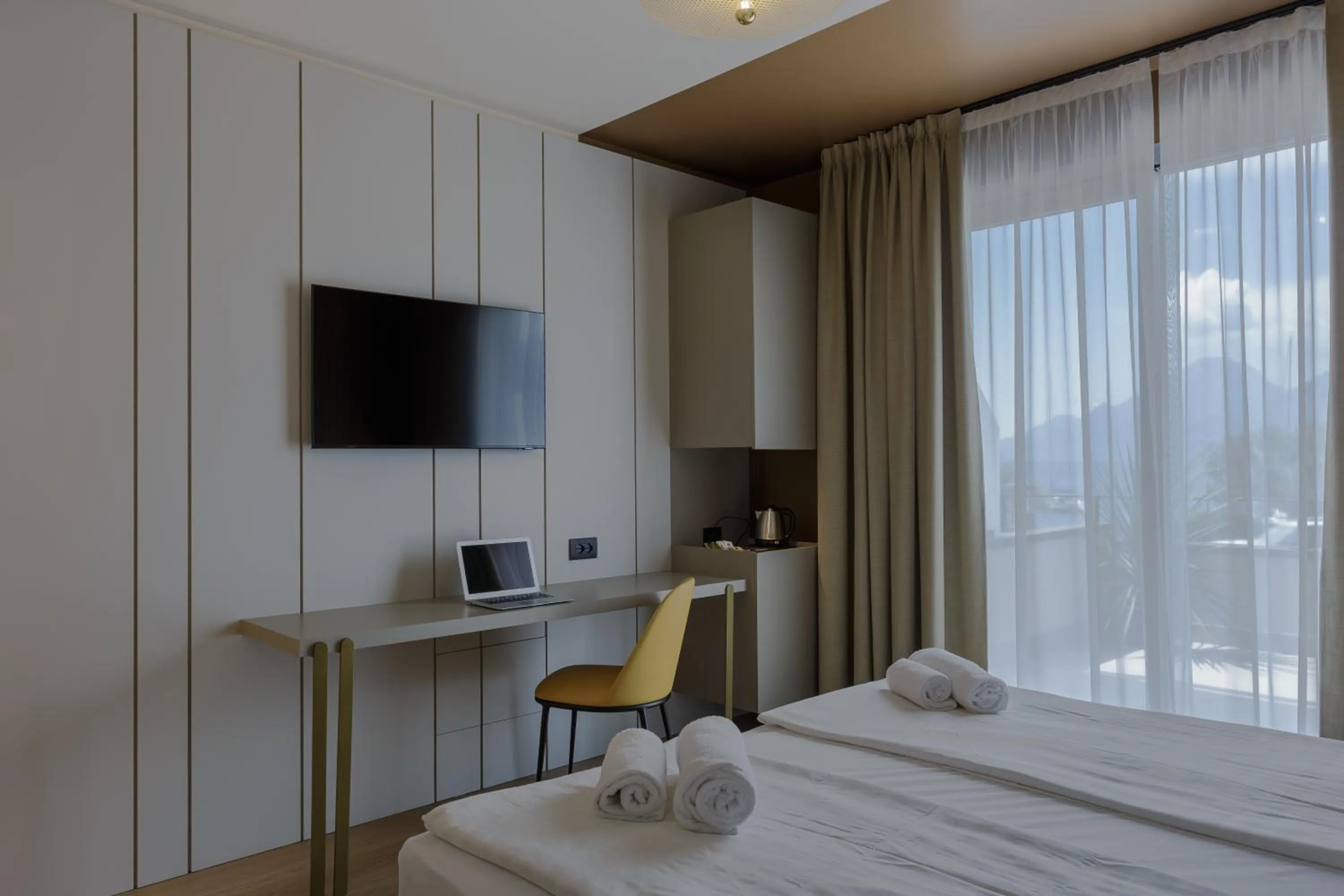 TV and multimedia, Bed in Hotel Drago - Garda Lake Collection