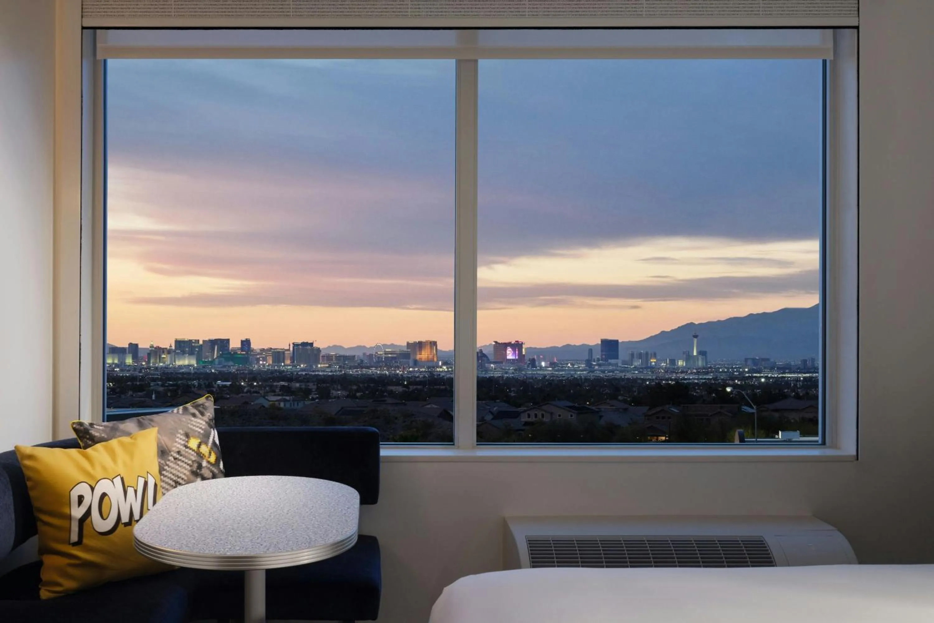 Photo of the whole room, Bed in Aloft Henderson