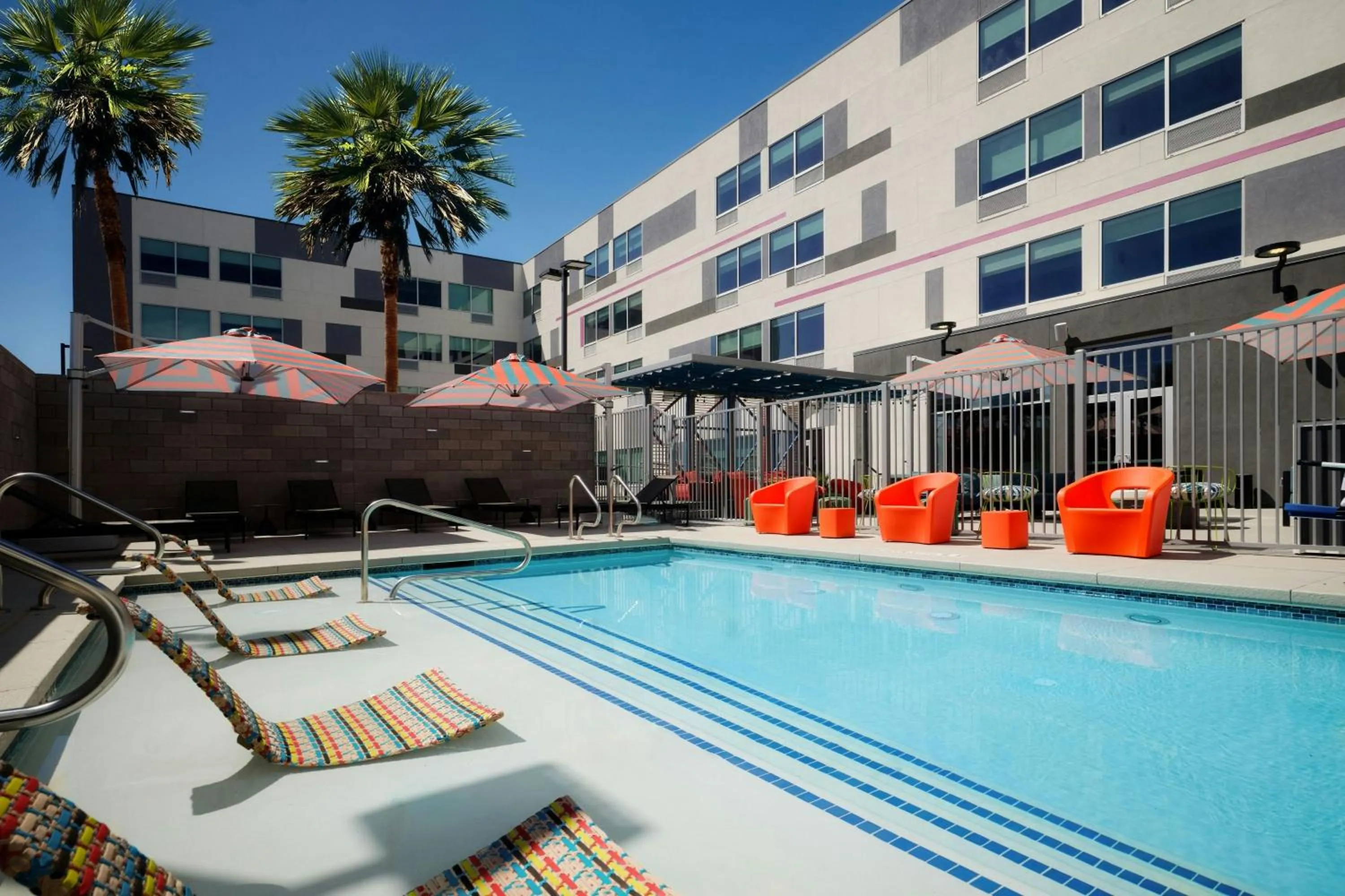 Swimming pool in Aloft Henderson