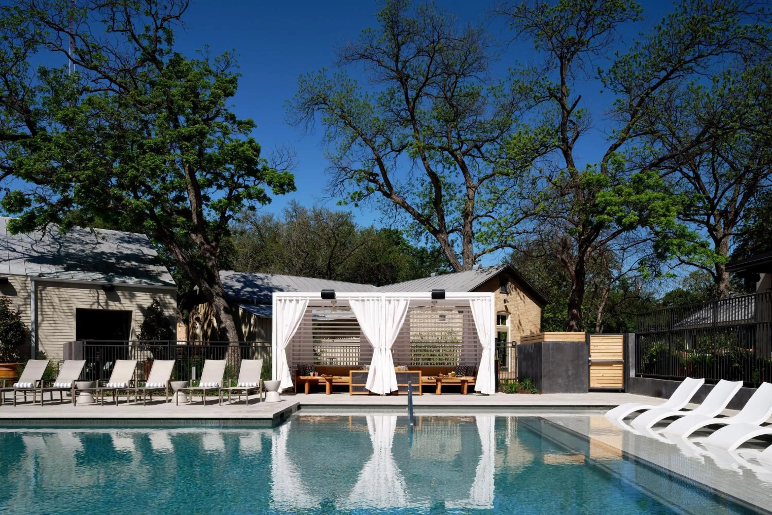 Swimming pool in Plaza San Antonio Hotel & Spa, Autograph Collection