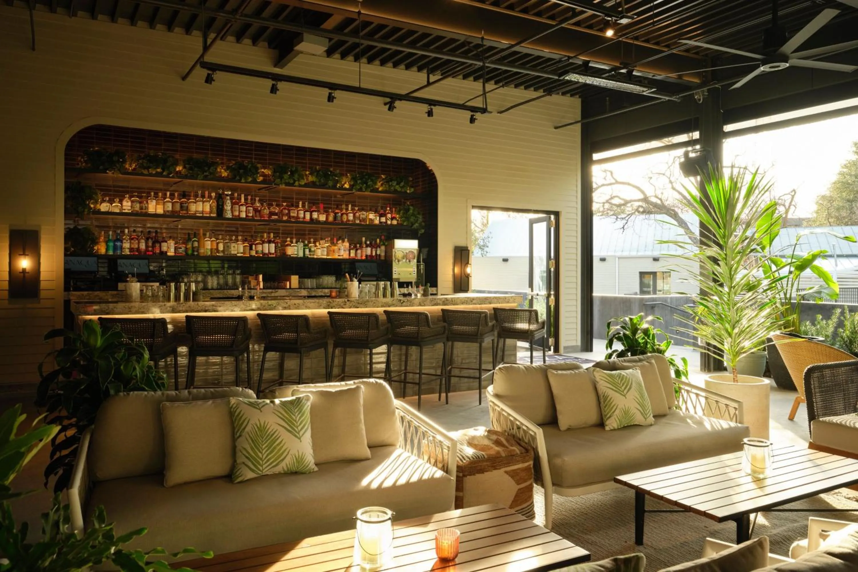 Lounge or bar in Plaza San Antonio Hotel & Spa, Autograph Collection