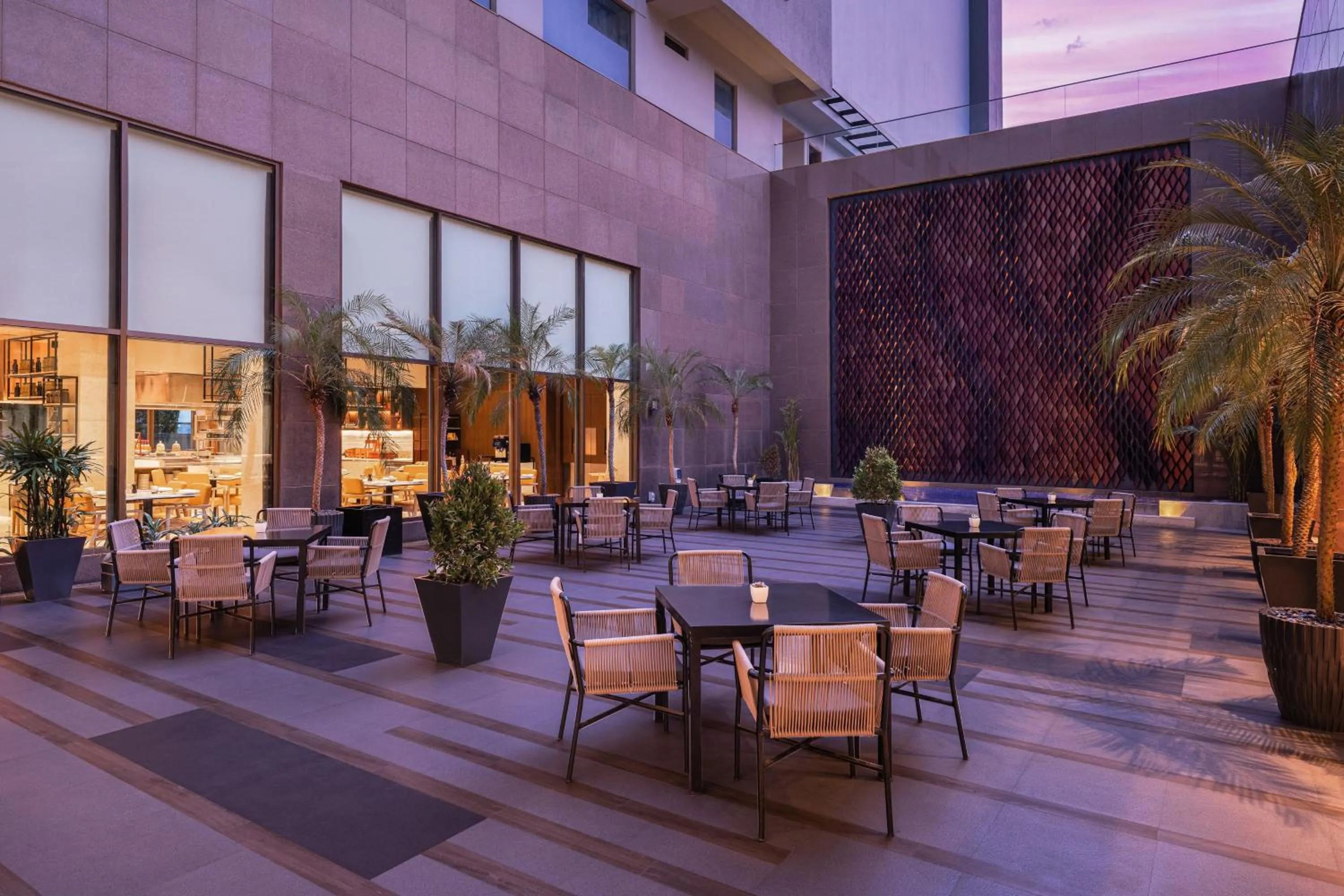 Restaurant/places to eat in Courtyard by Marriott Shillong