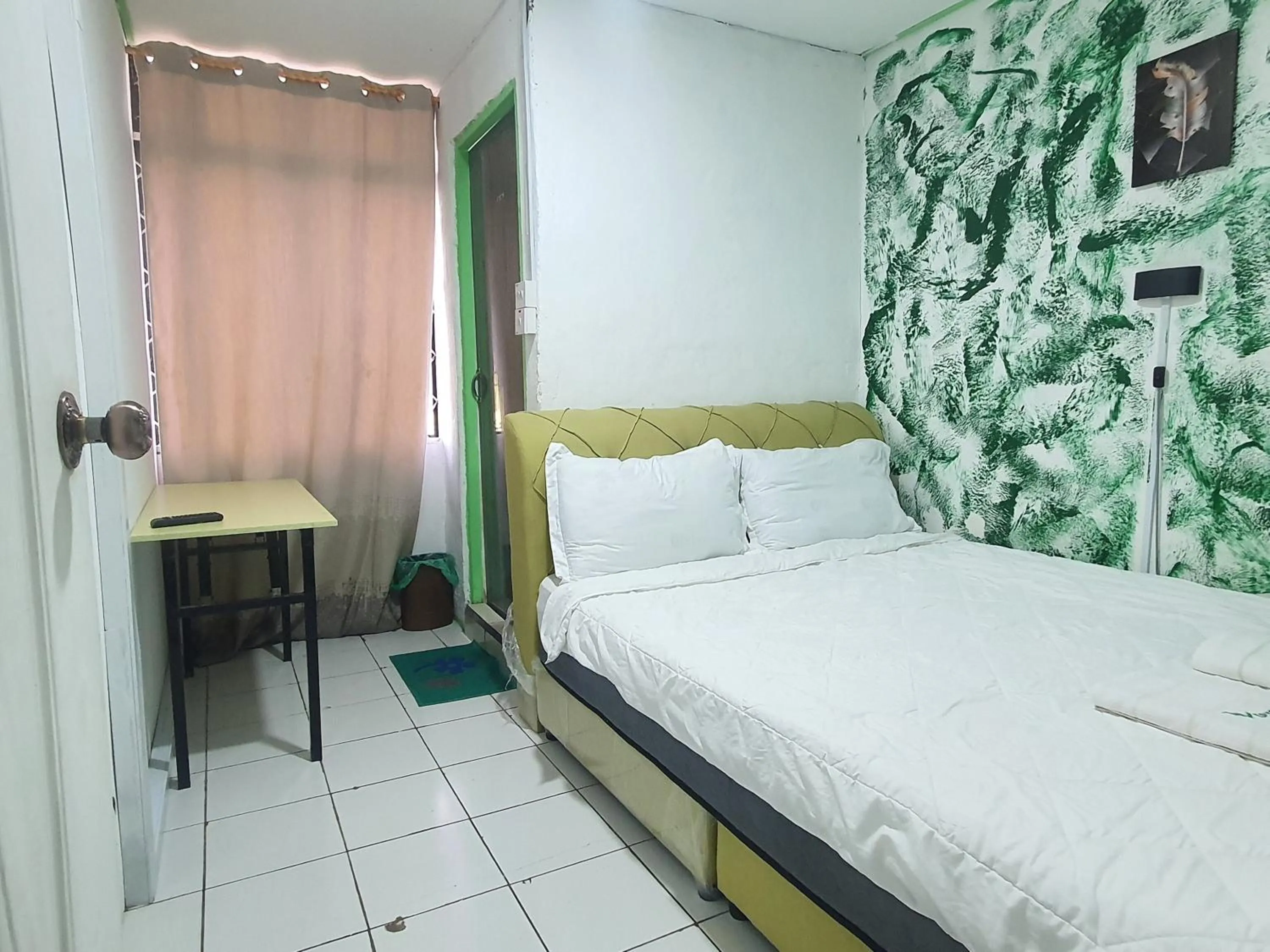 Bedroom, Bed in Hotel O Green Leaf Guest Lodge Kk